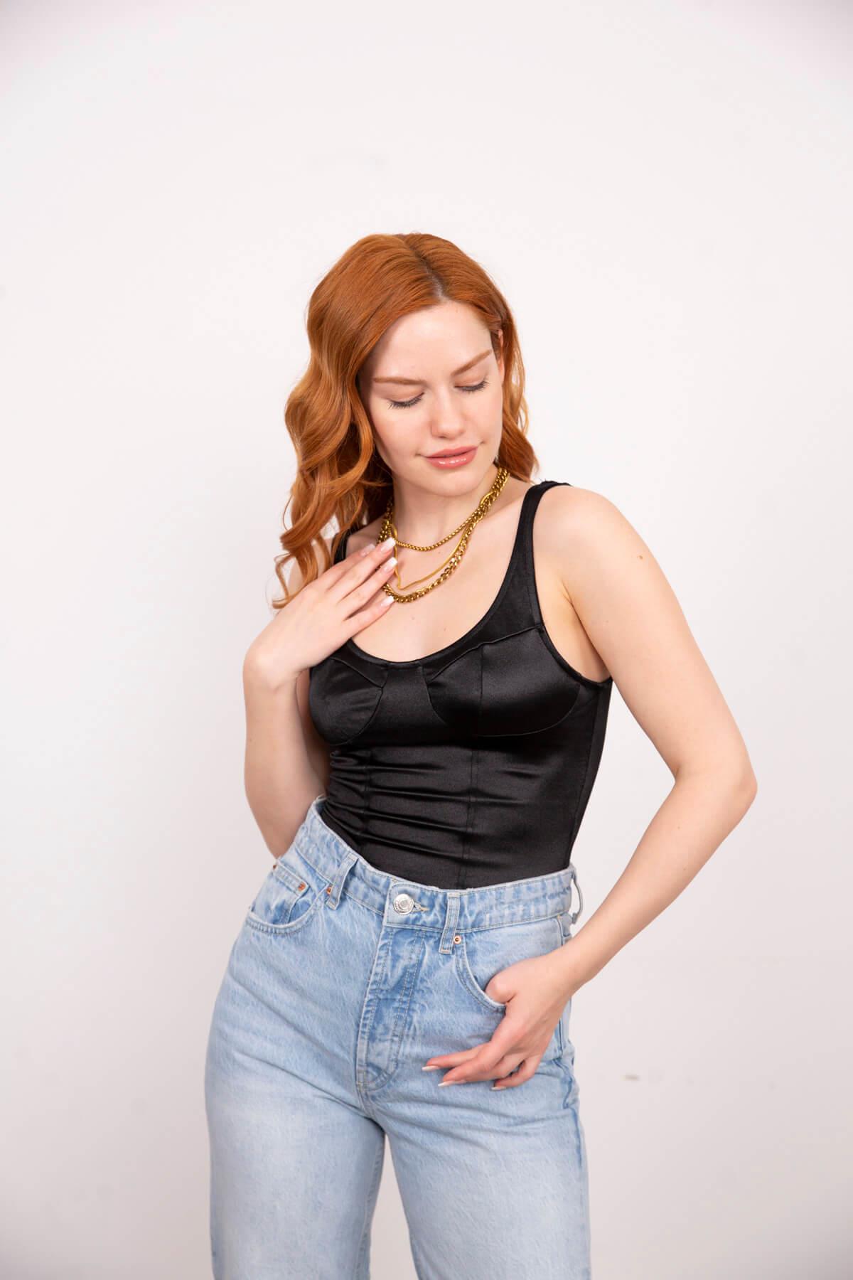 Siyah Dikişli Çıtçıtlı Askılı Body Suit