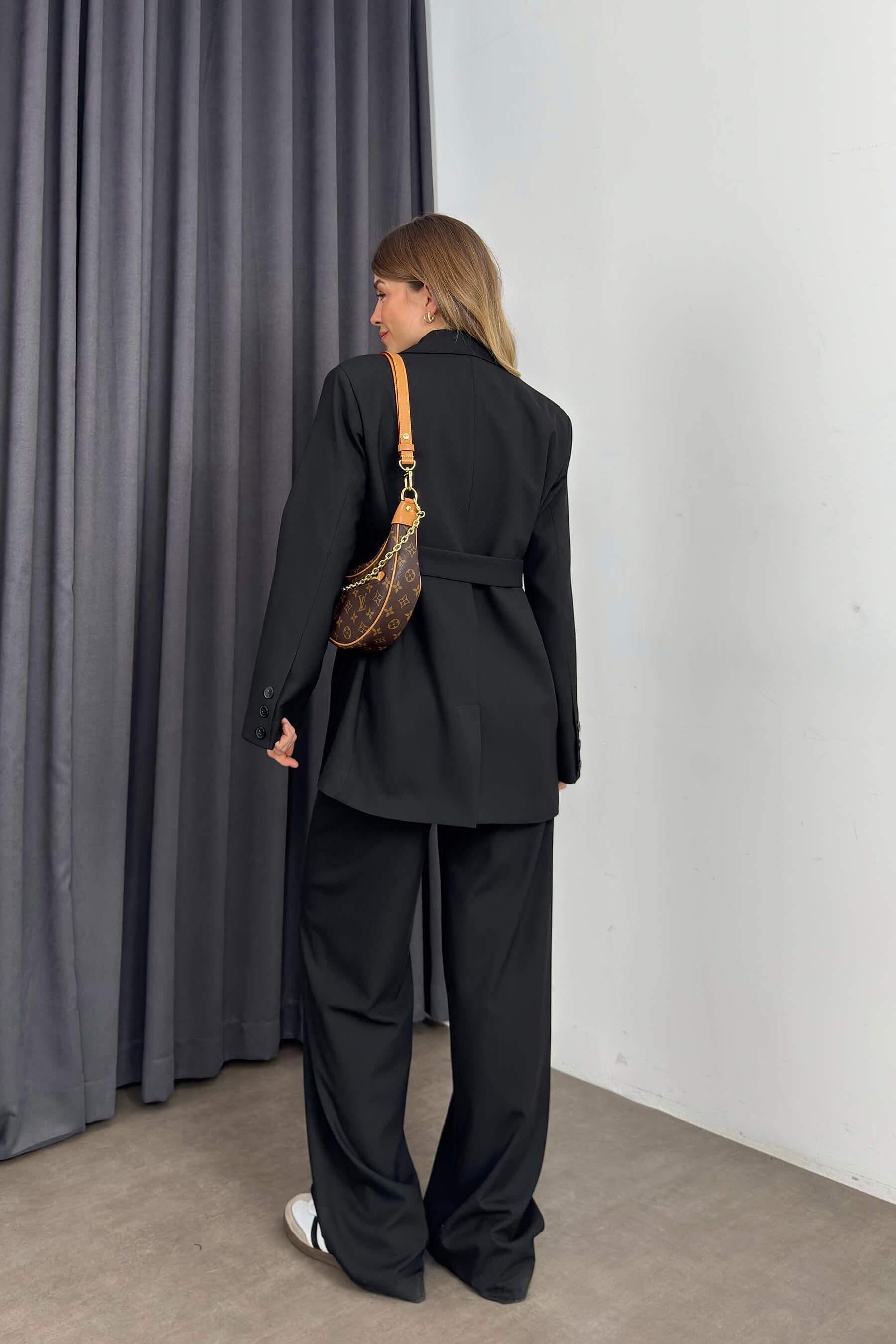 Siyah Düğme Detaylı Kuşaklı Blazer Ceket Pantolon Takım