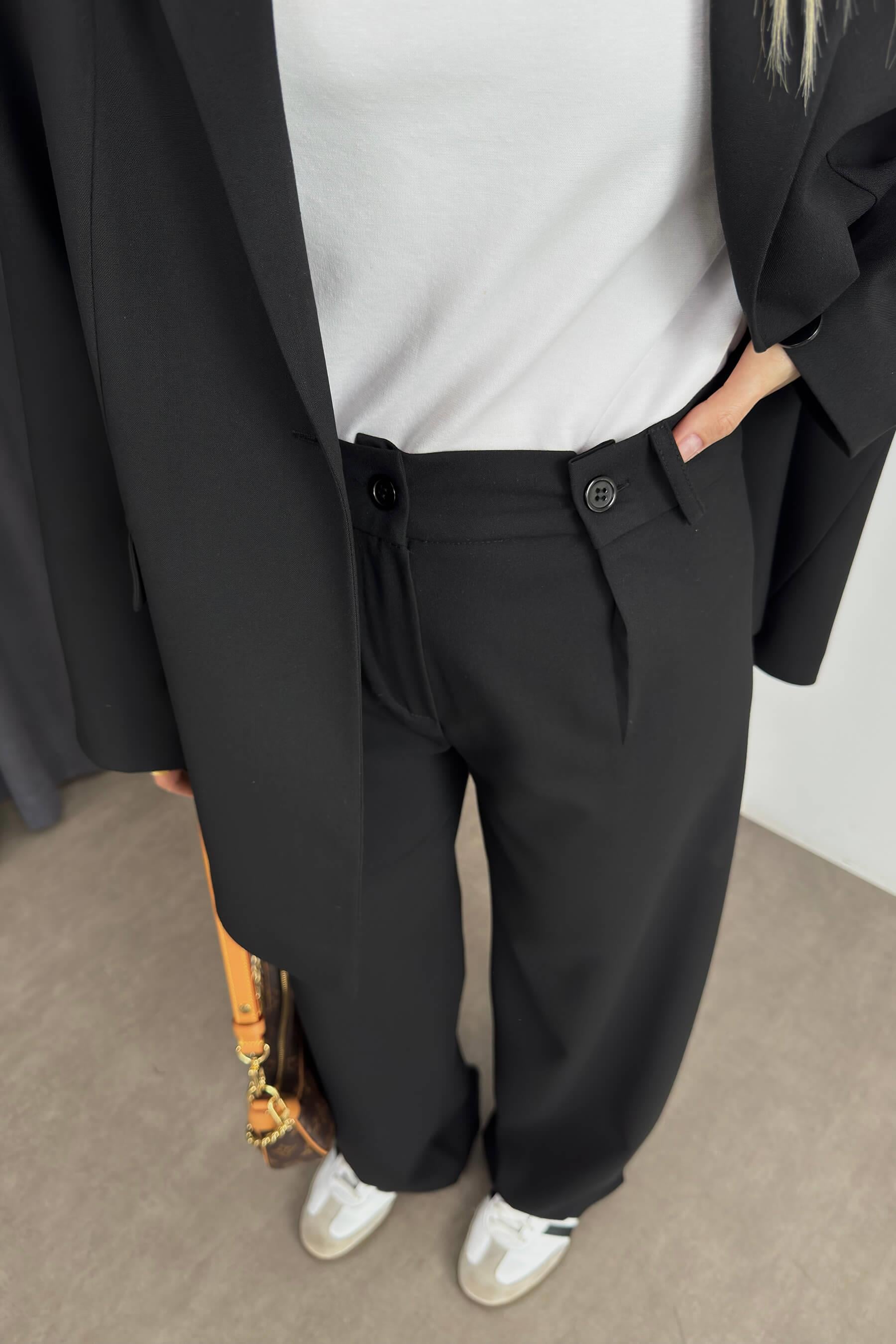 Siyah Düğme Detaylı Kuşaklı Blazer Ceket Pantolon Takım