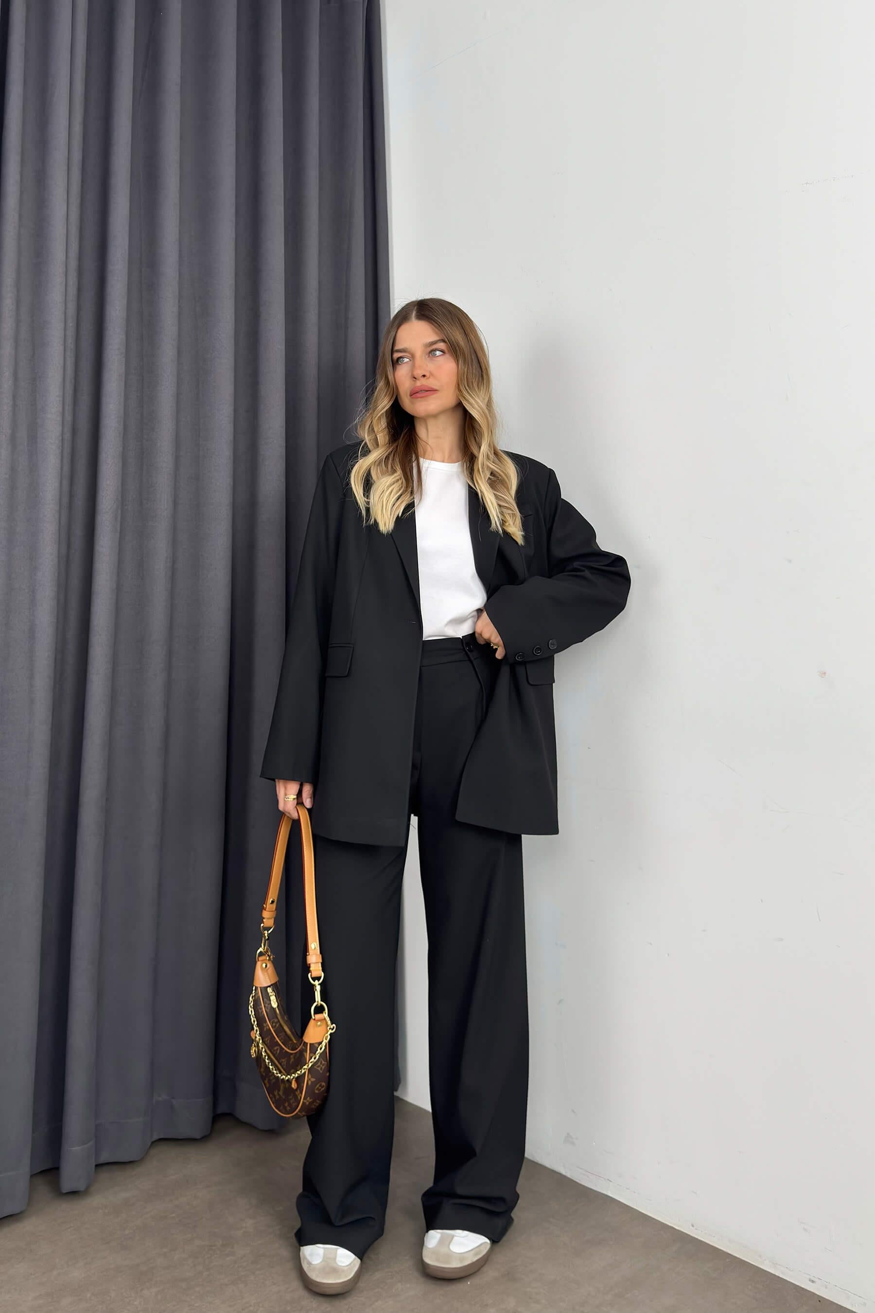 Siyah Düğme Detaylı Kuşaklı Blazer Ceket Pantolon Takım