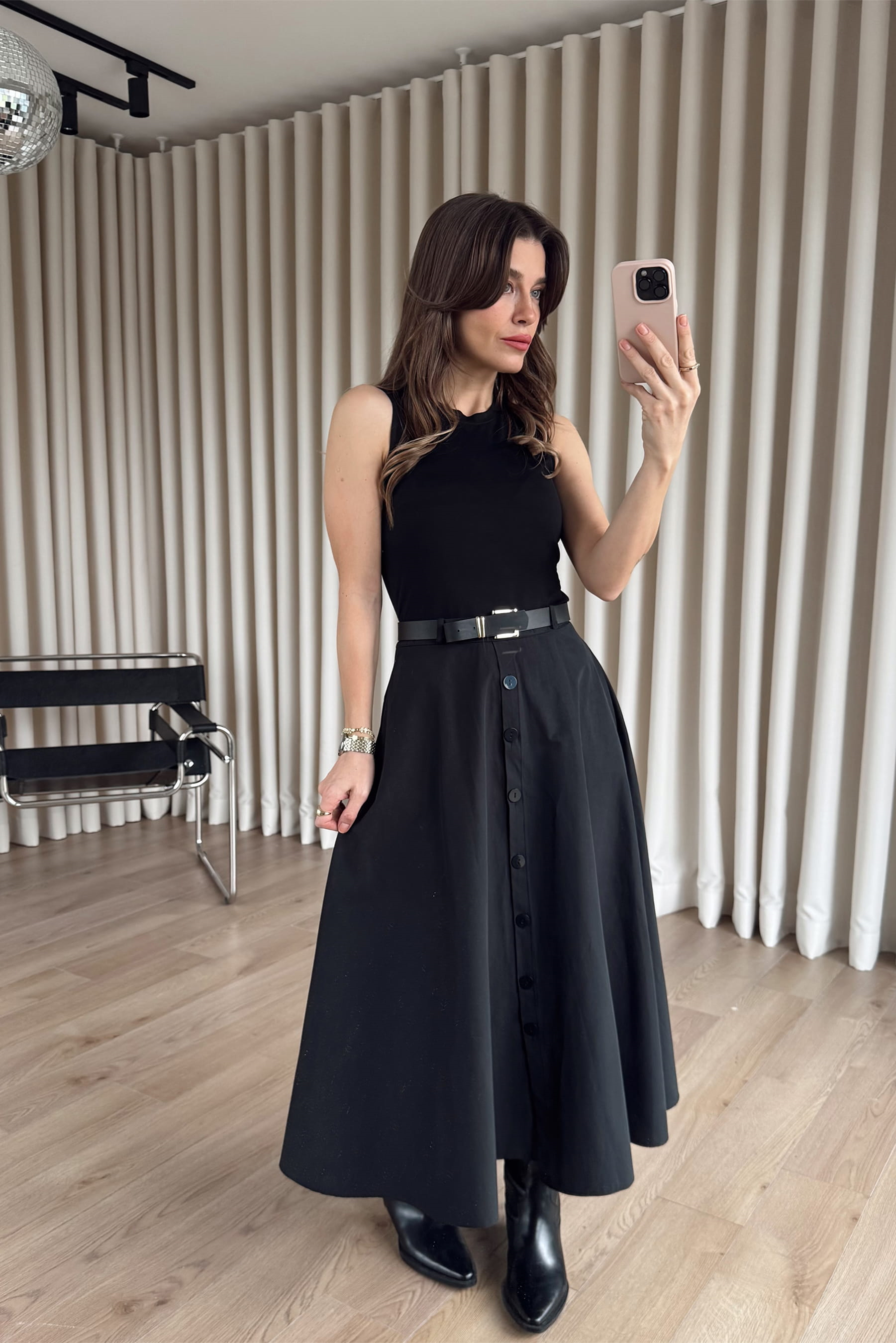 Siyah Etekten Düğme Detaylı Kemerli Poplin Elbise