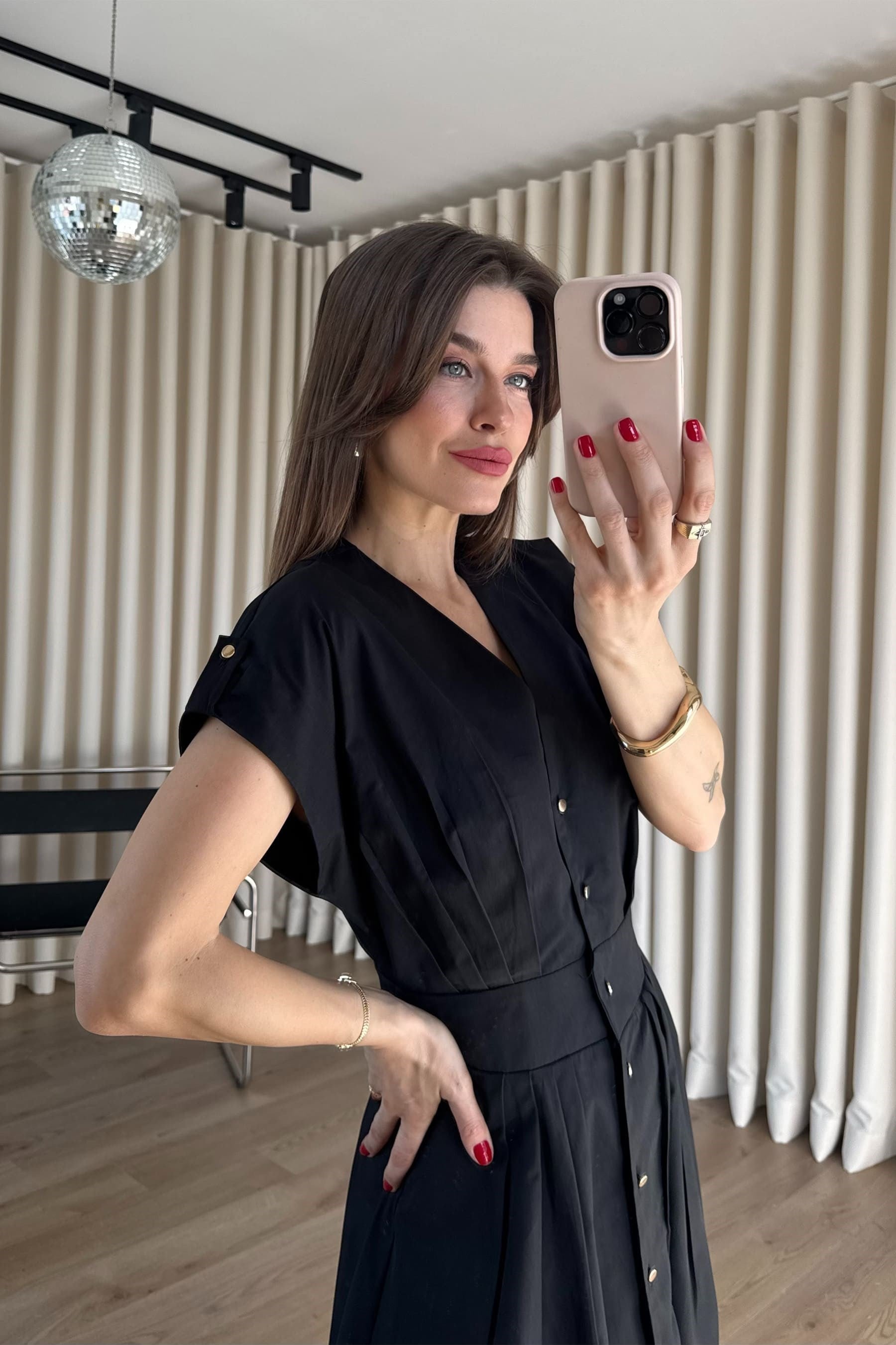 Siyah Gold Düğmeli Pileli Gömlek Elbise