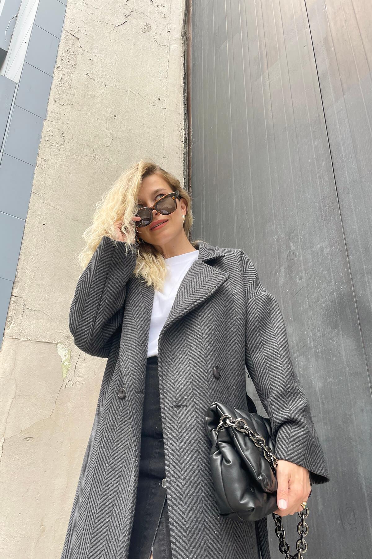 Siyah Gri Balıksırtı Astarlı Kuşaklı Oversize Kaşe Kaban