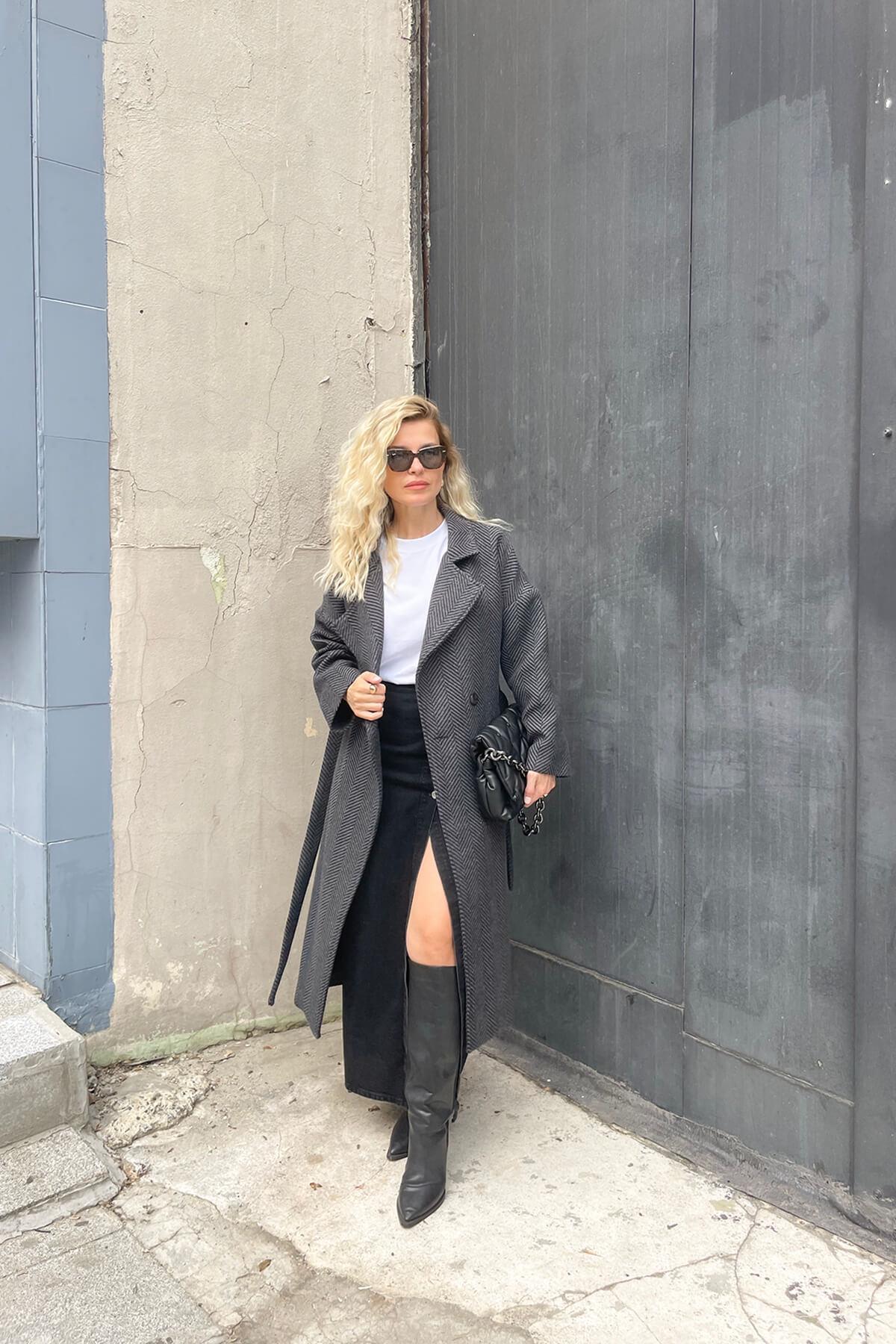 Siyah Gri Balıksırtı Astarlı Kuşaklı Oversize Kaşe Kaban