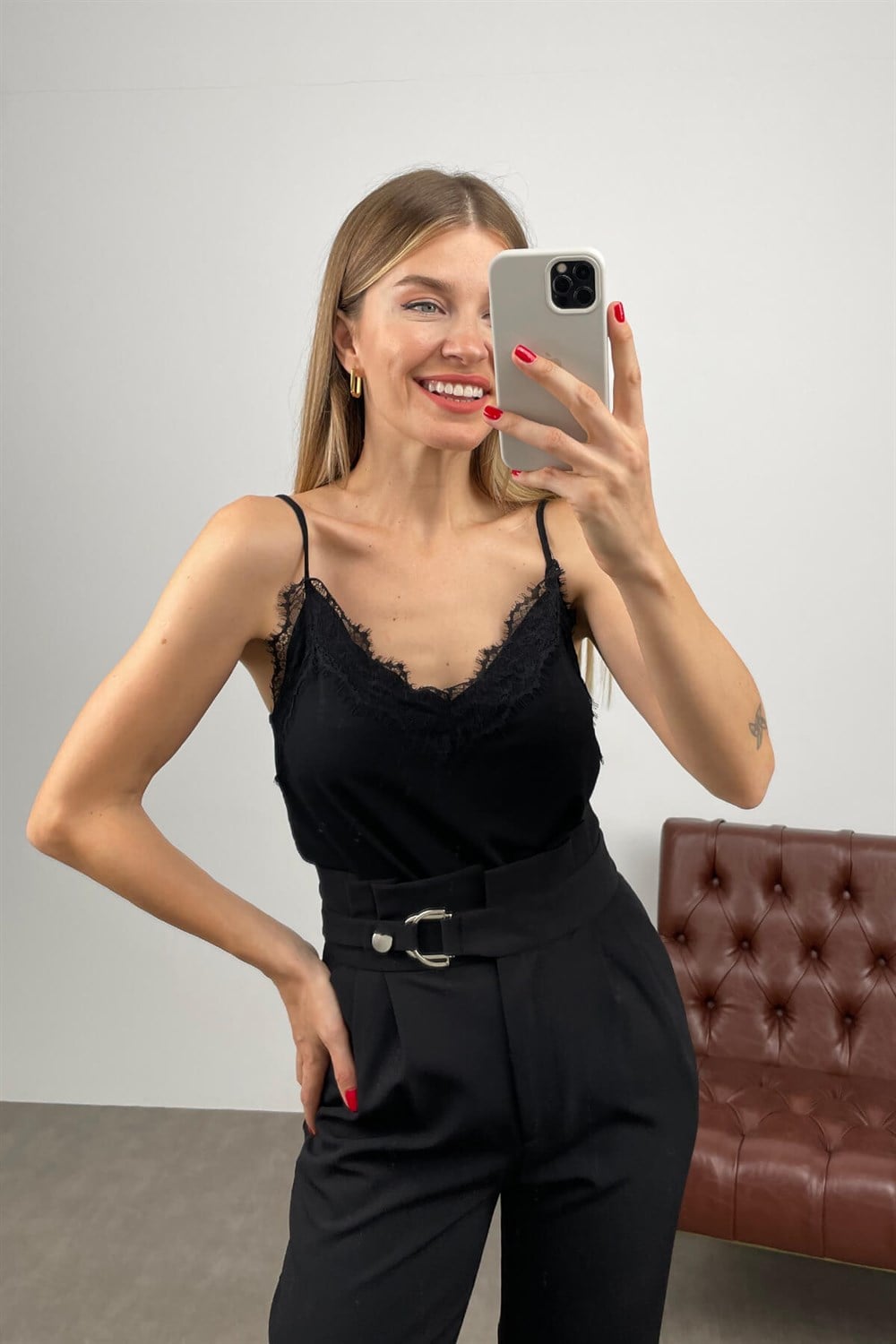 Siyah İp  Askılı Dantelli Bluz