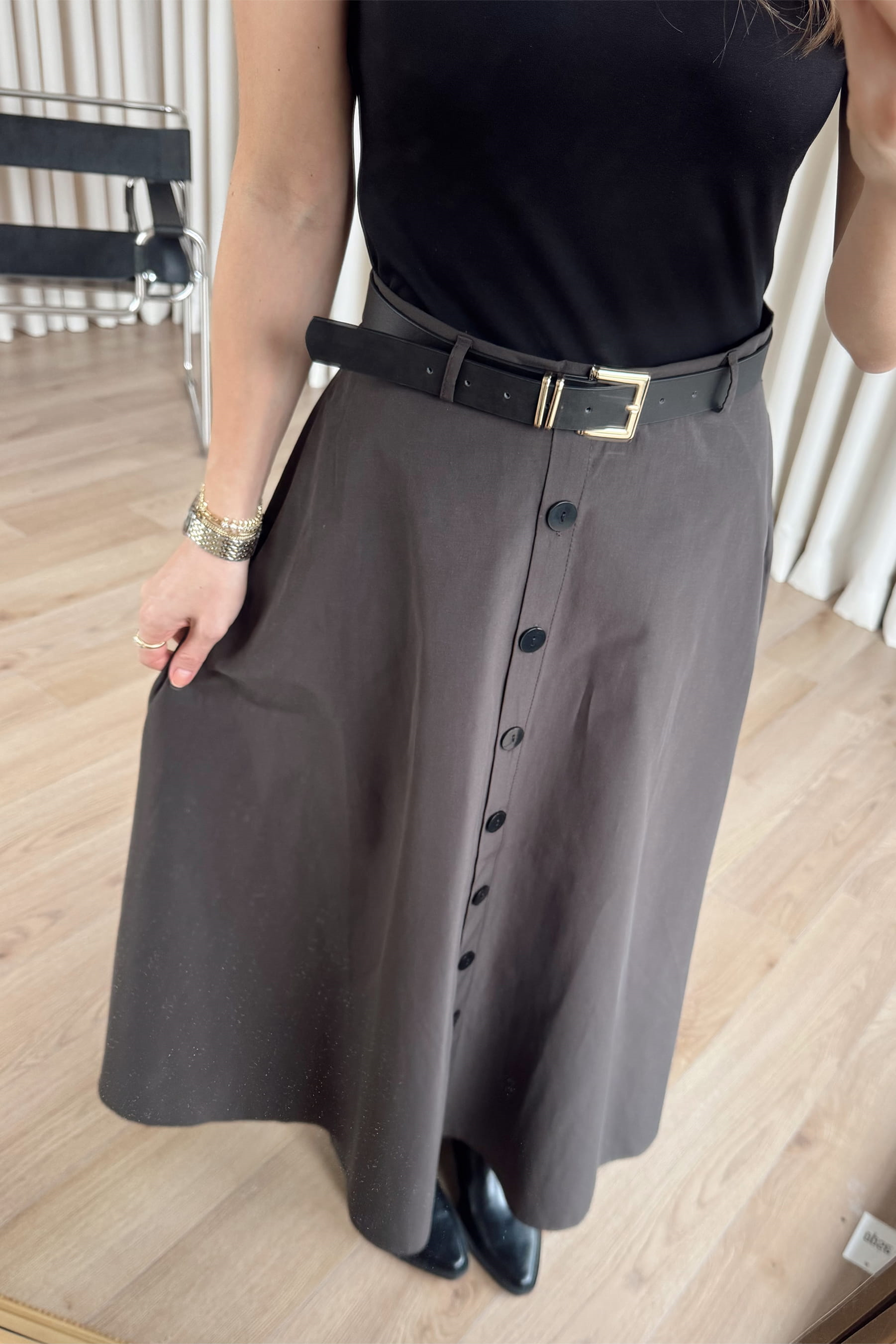 Siyah Kahve Etekten Düğme Detaylı Kemerli Poplin Elbise