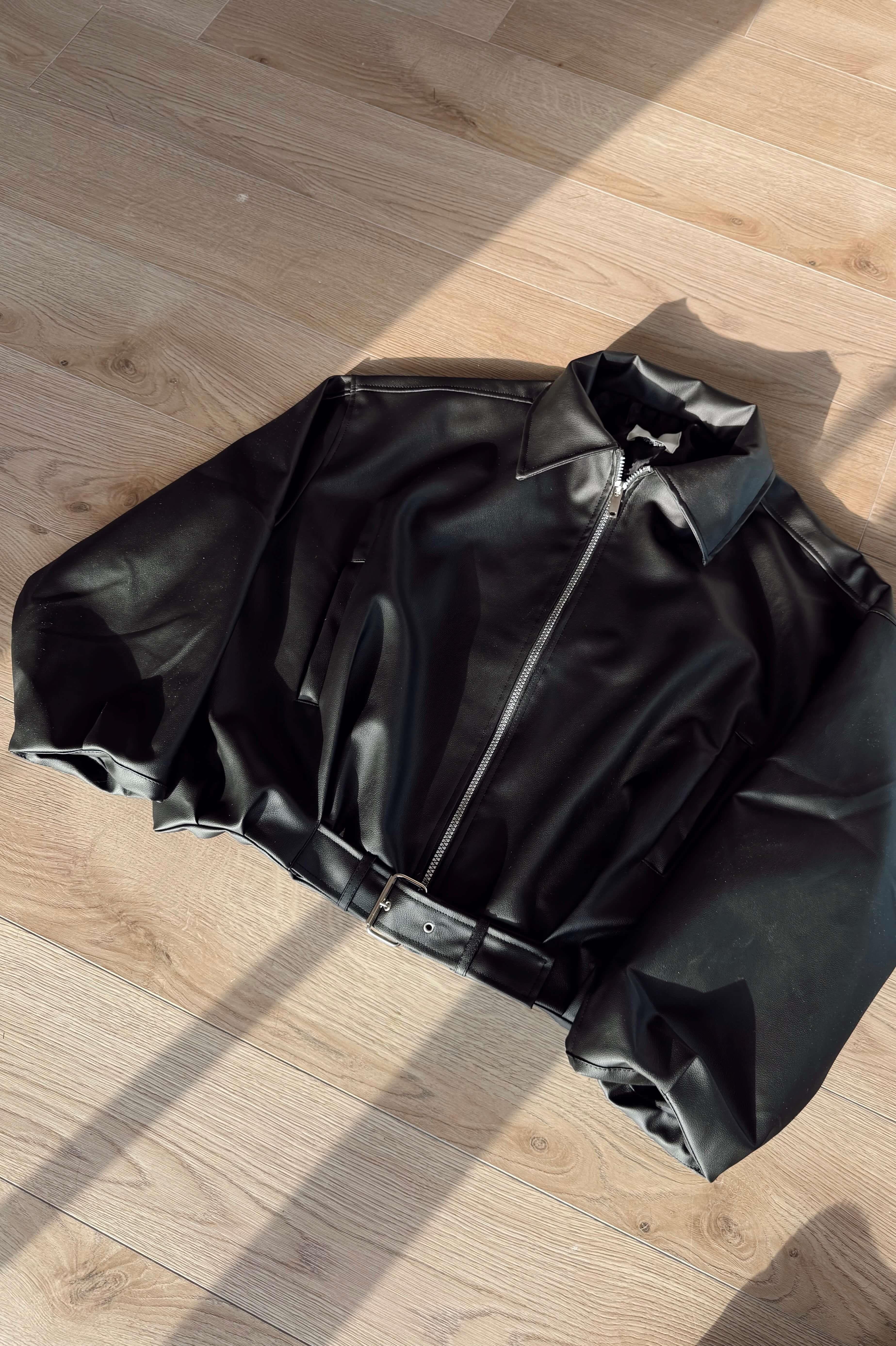 Siyah Kemer Detaylı Astarlı Oversize Bomber Deri Ceket