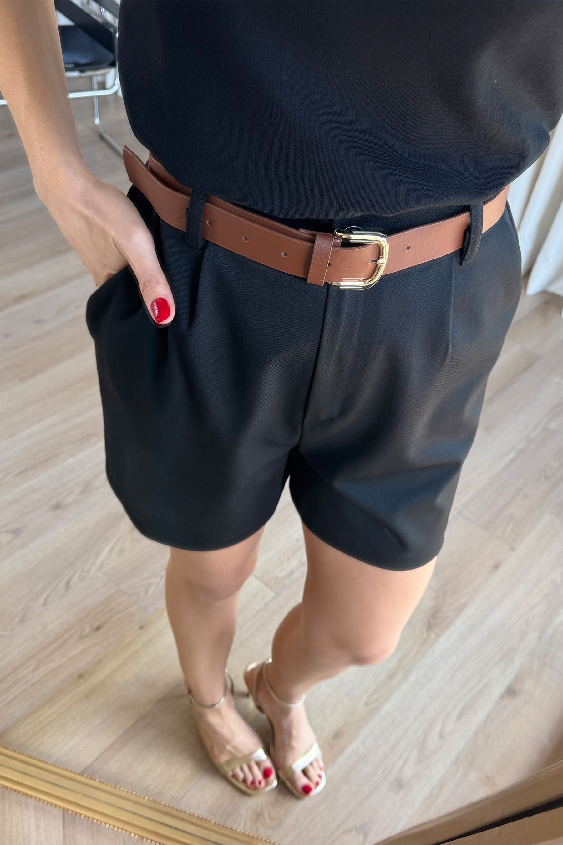 Siyah Kemerli Basic Şort