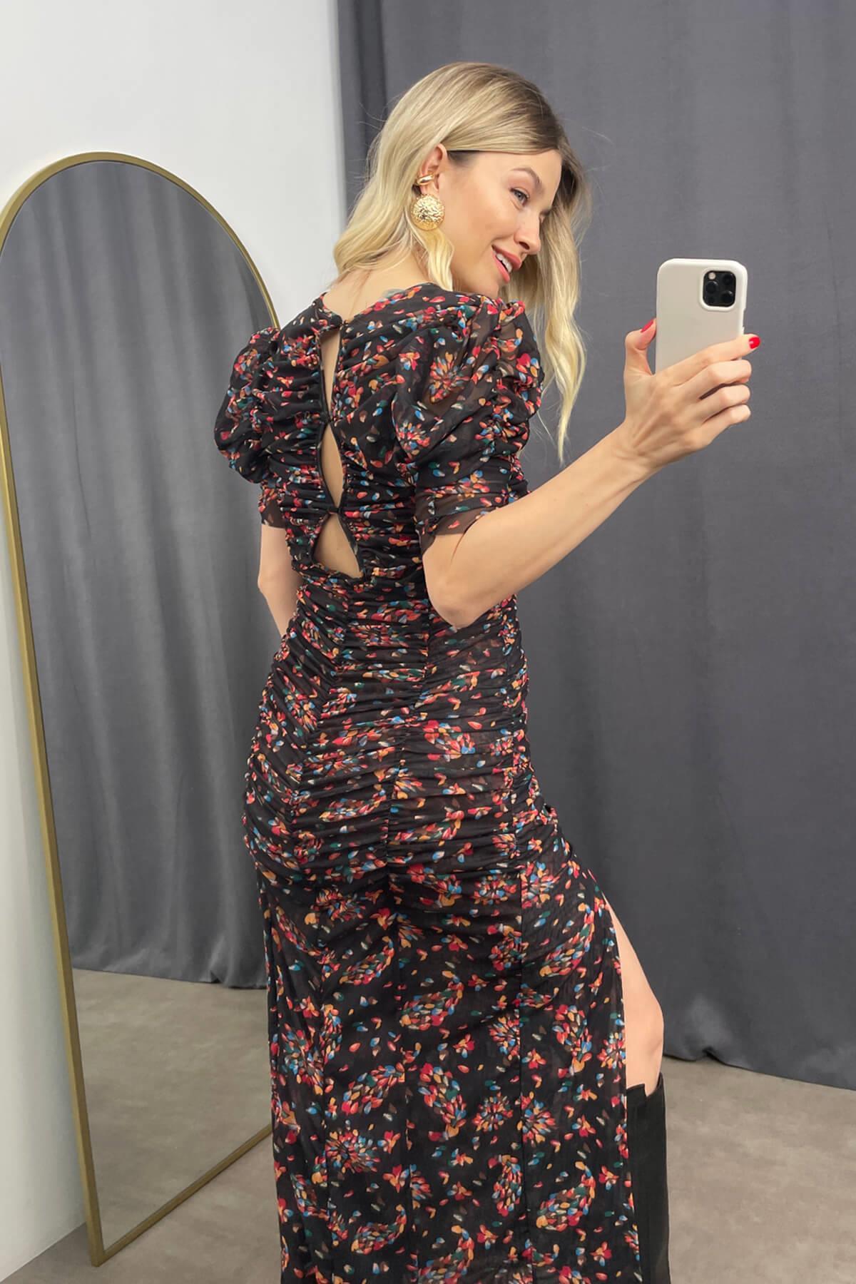 Siyah Kırmızı Çiçekli Drapeli Yırtmaçlı Tül Elbise