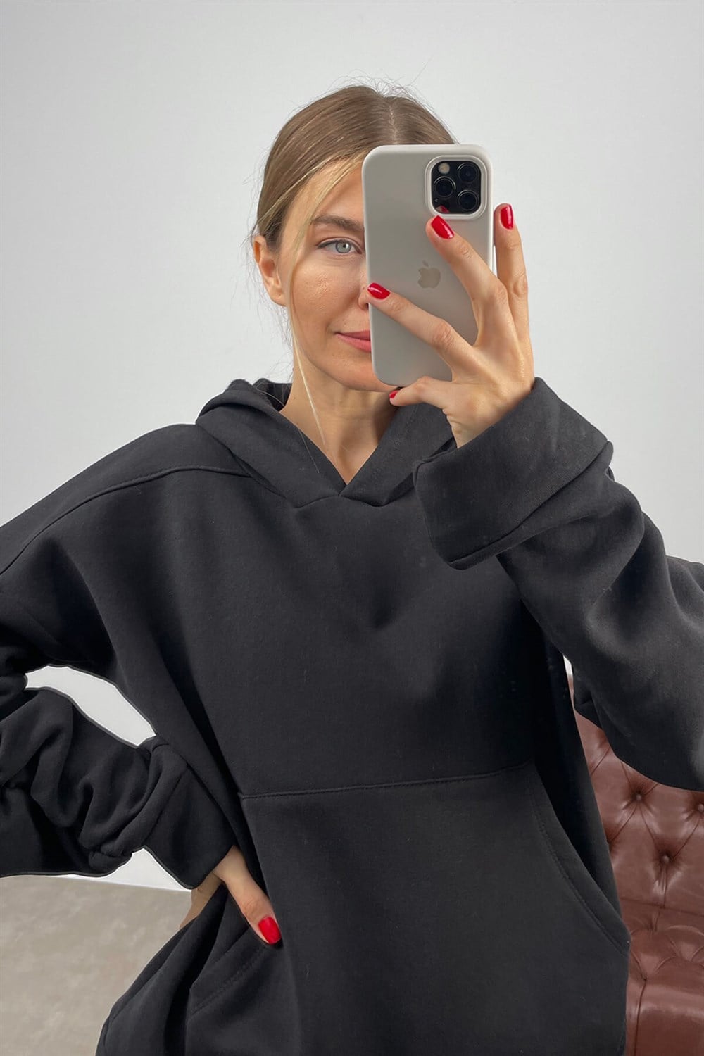 Siyah Kolları Büzgülü Kapüşonlu Sweatshirt