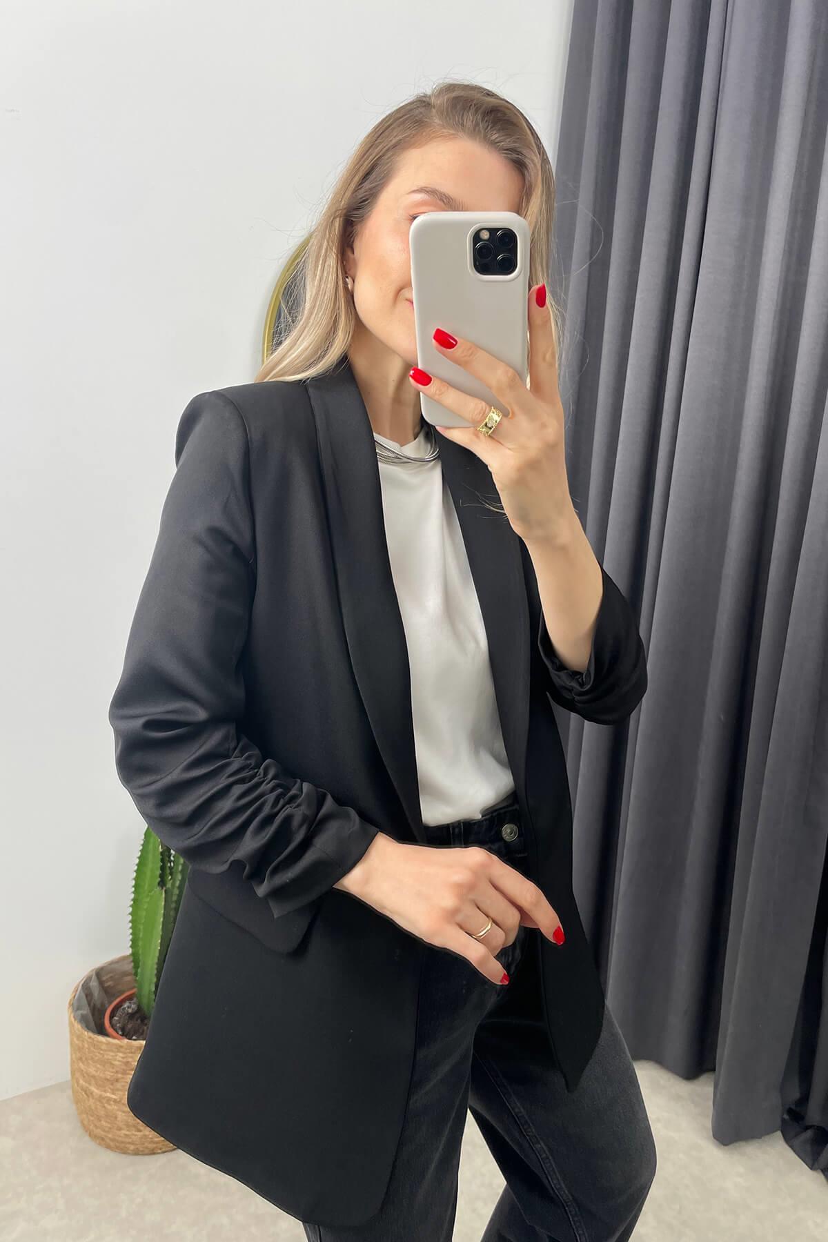 Siyah Kolu Büzgülü Astarlı Vatkalı Blazer Ceket