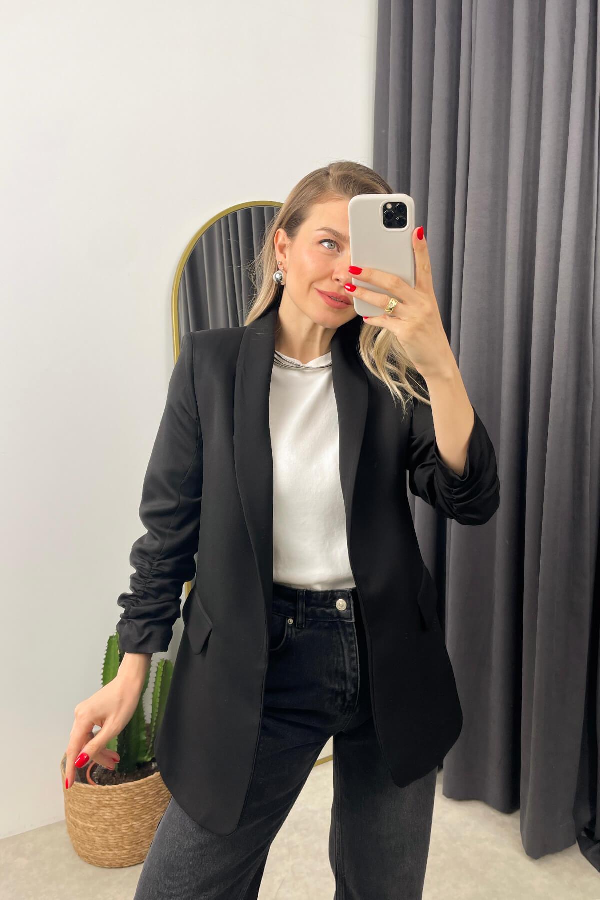 Siyah Kolu Büzgülü Astarlı Vatkalı Blazer Ceket