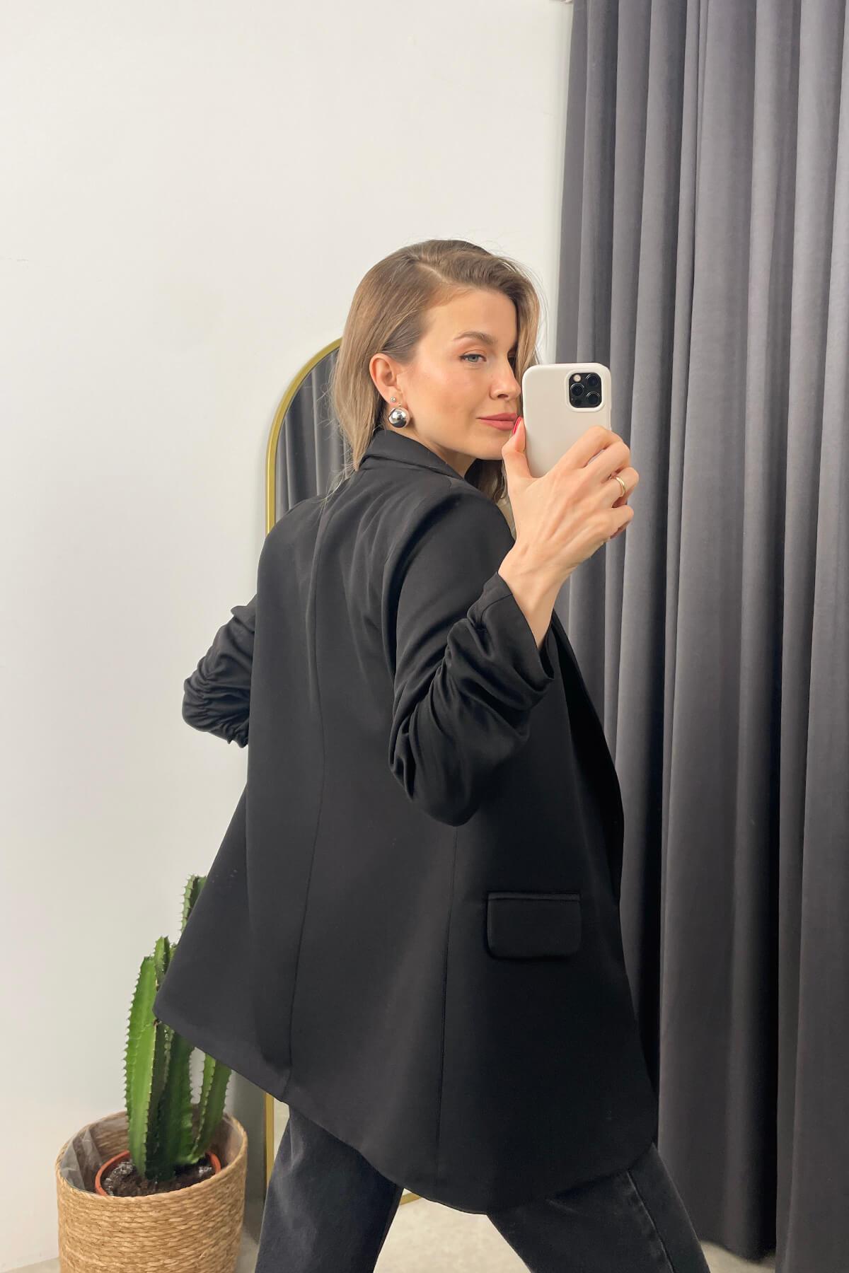 Siyah Kolu Büzgülü Astarlı Vatkalı Blazer Ceket