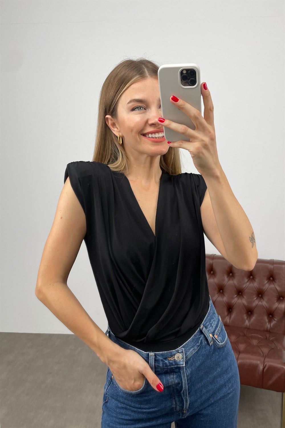 Siyah Kruvaze Vatkalı Alttan Çıtçıtlı Bluz