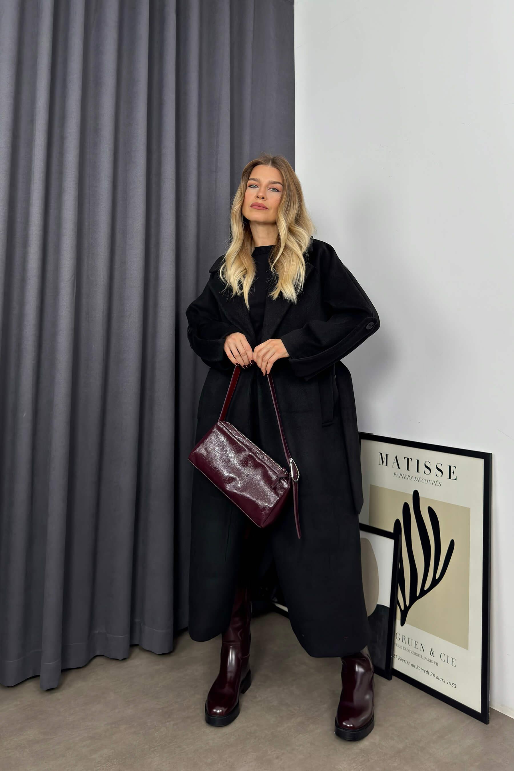 Siyah Kuşaklı Astarlı Oversize Kol Detay Yün Kaban