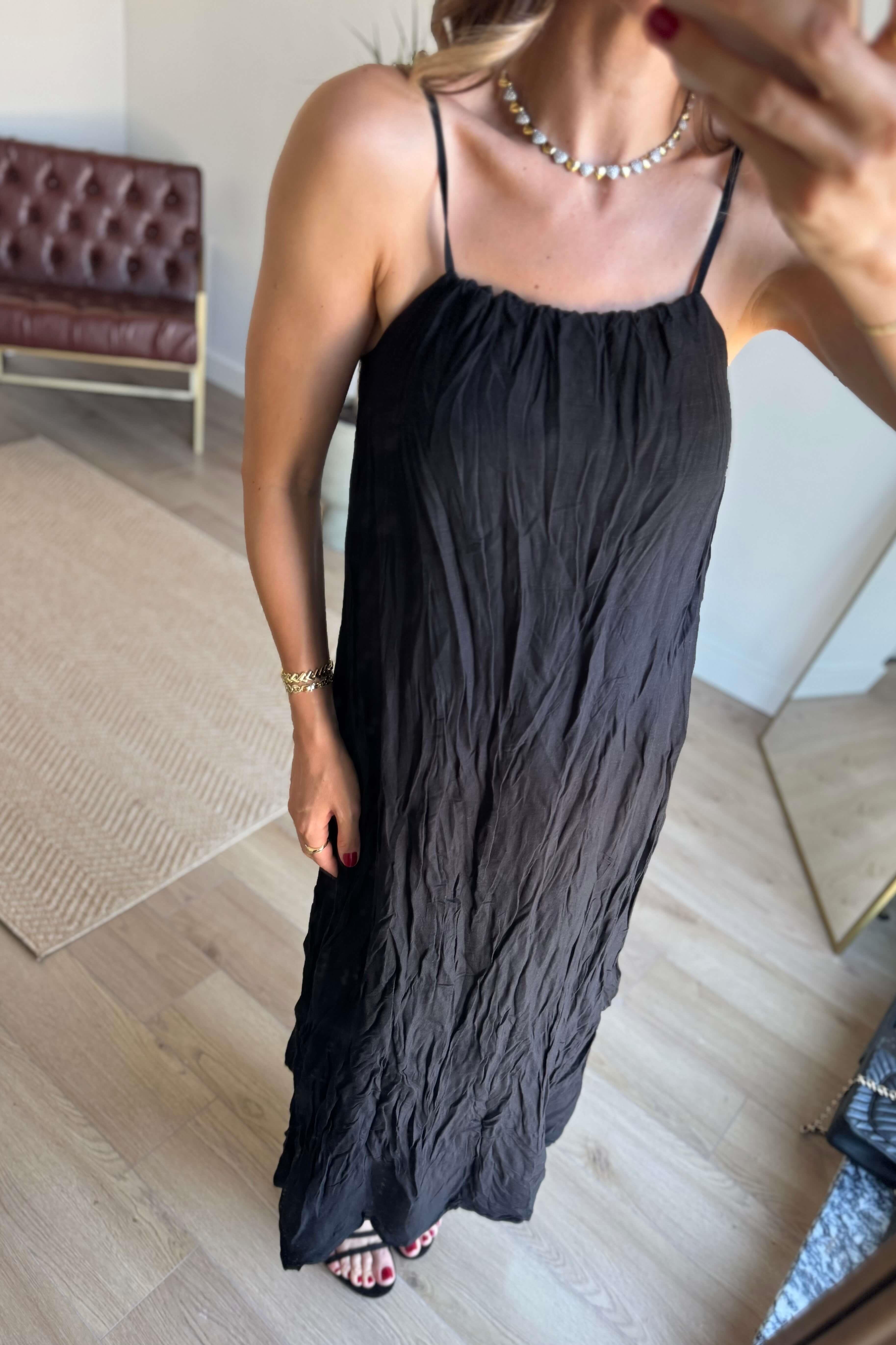 Siyah Önü Lastikli Asansör Askılı Keten Elbise