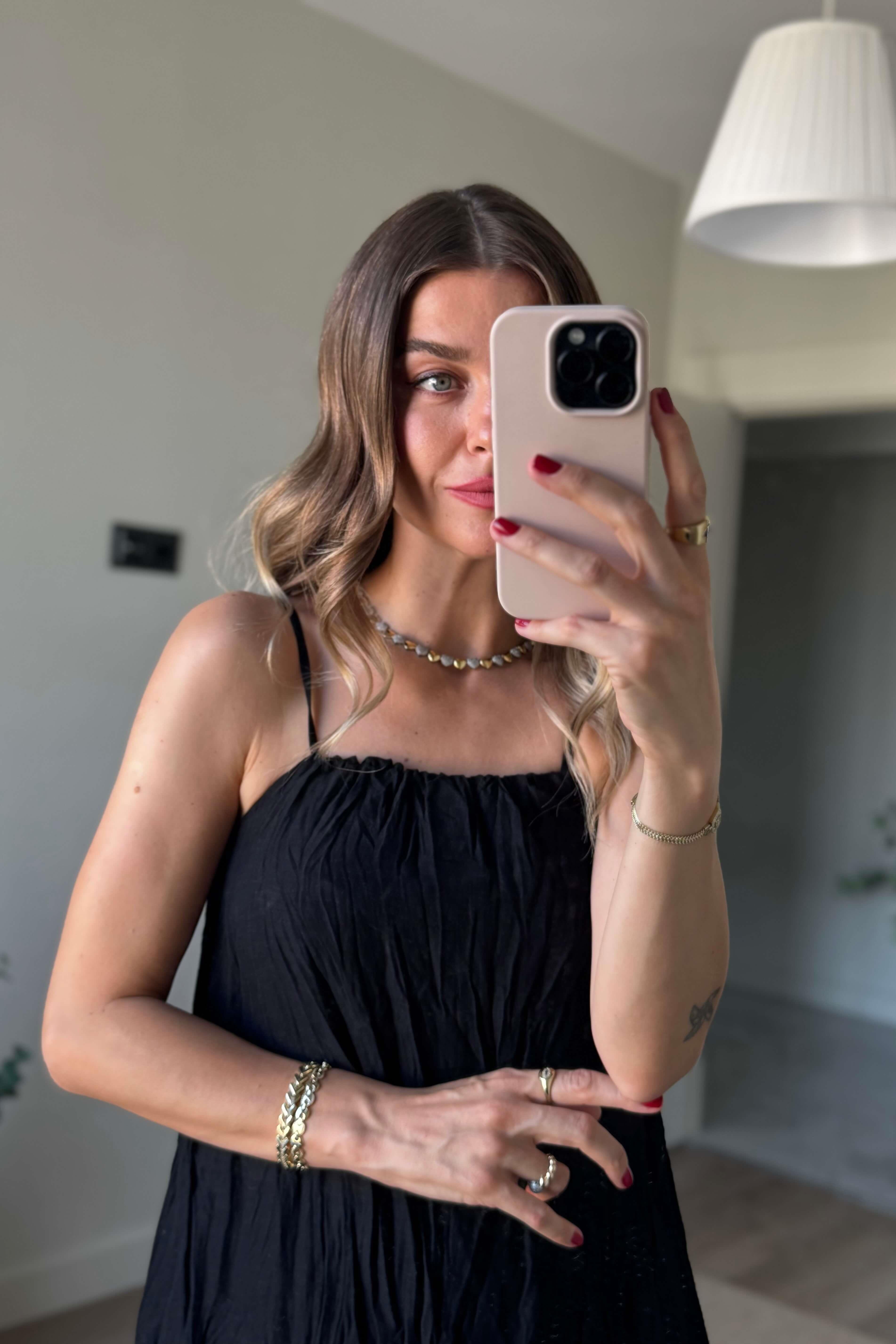 Siyah Önü Lastikli Asansör Askılı Keten Elbise