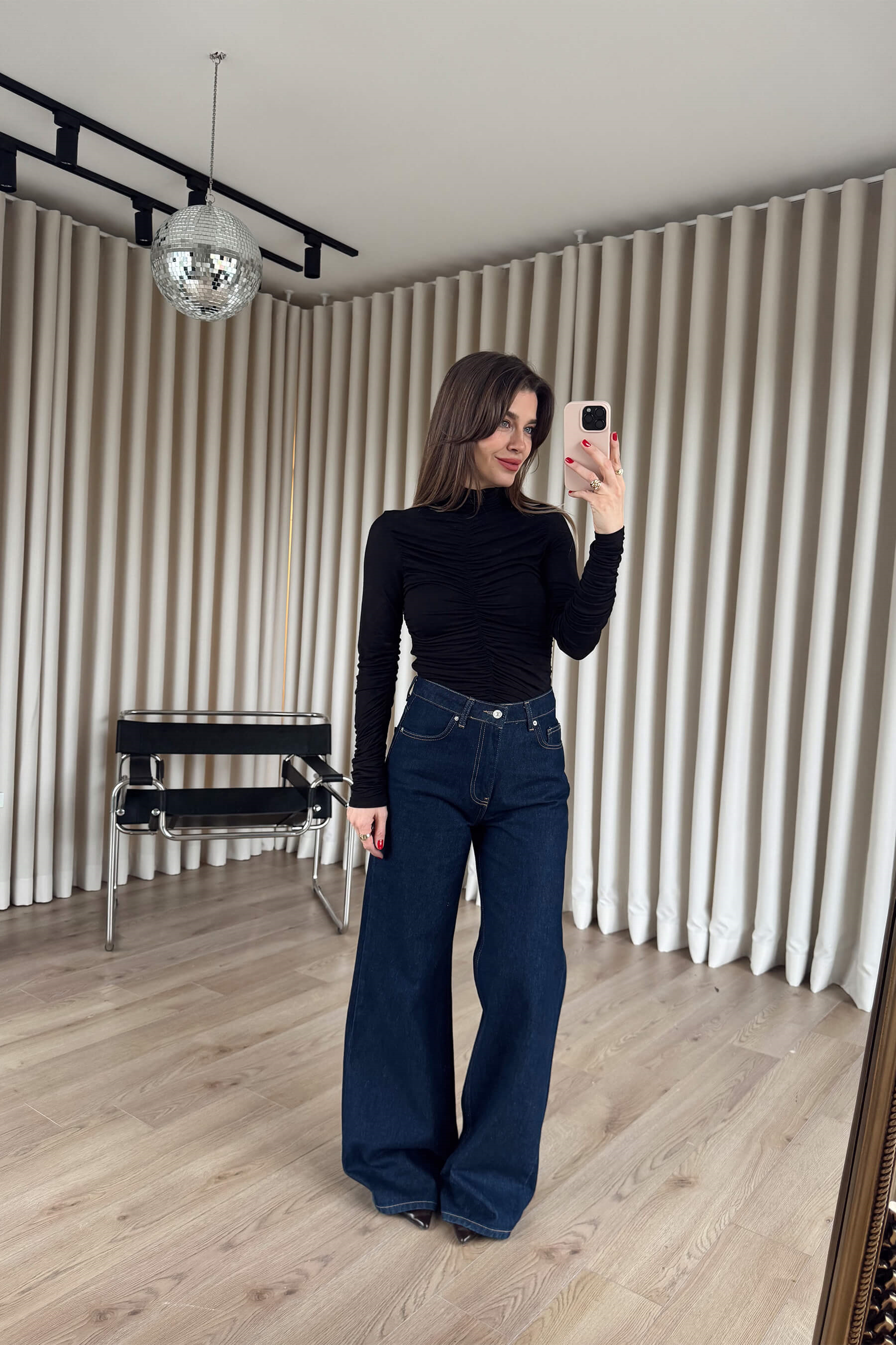 Siyah Önü ve Kolu Drapeli Bluz