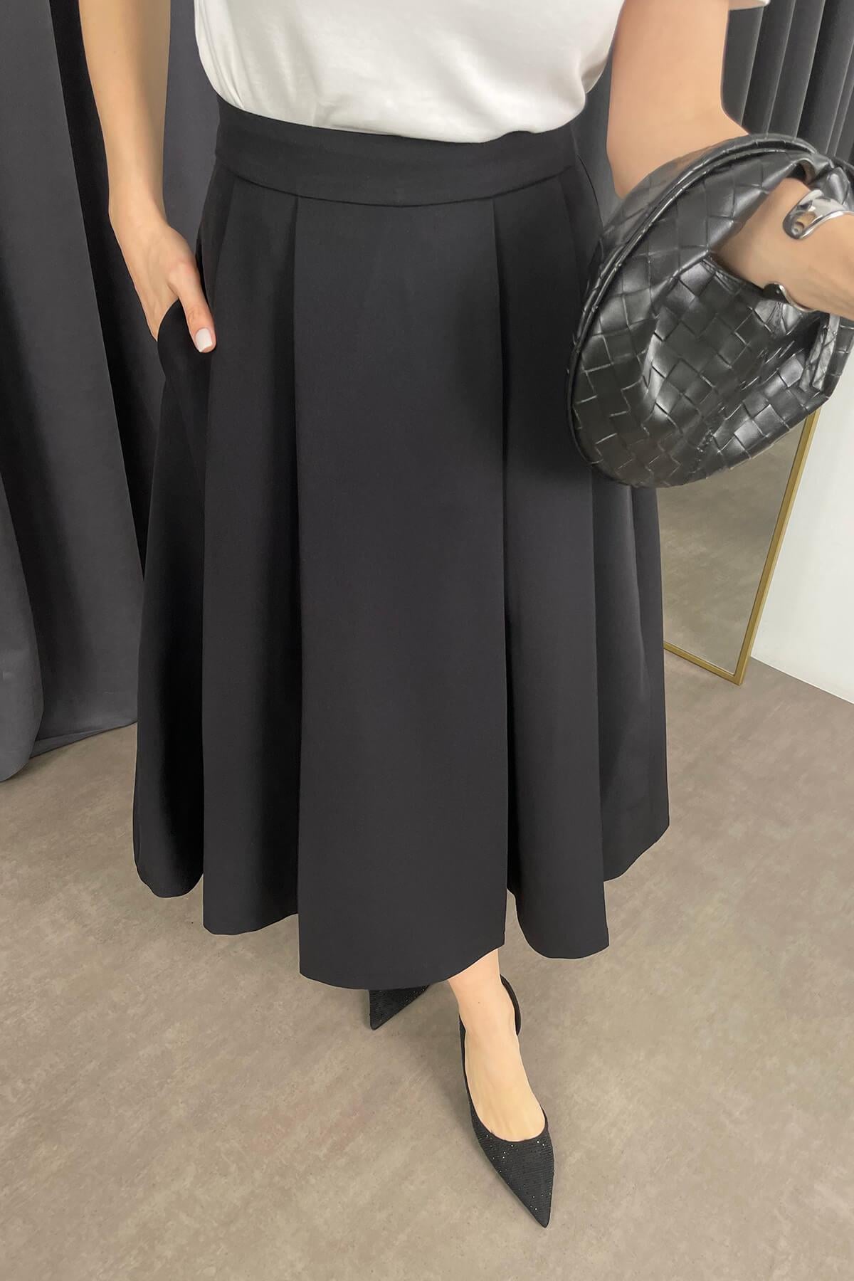 Siyah Pileli Çan Model Balon Etek