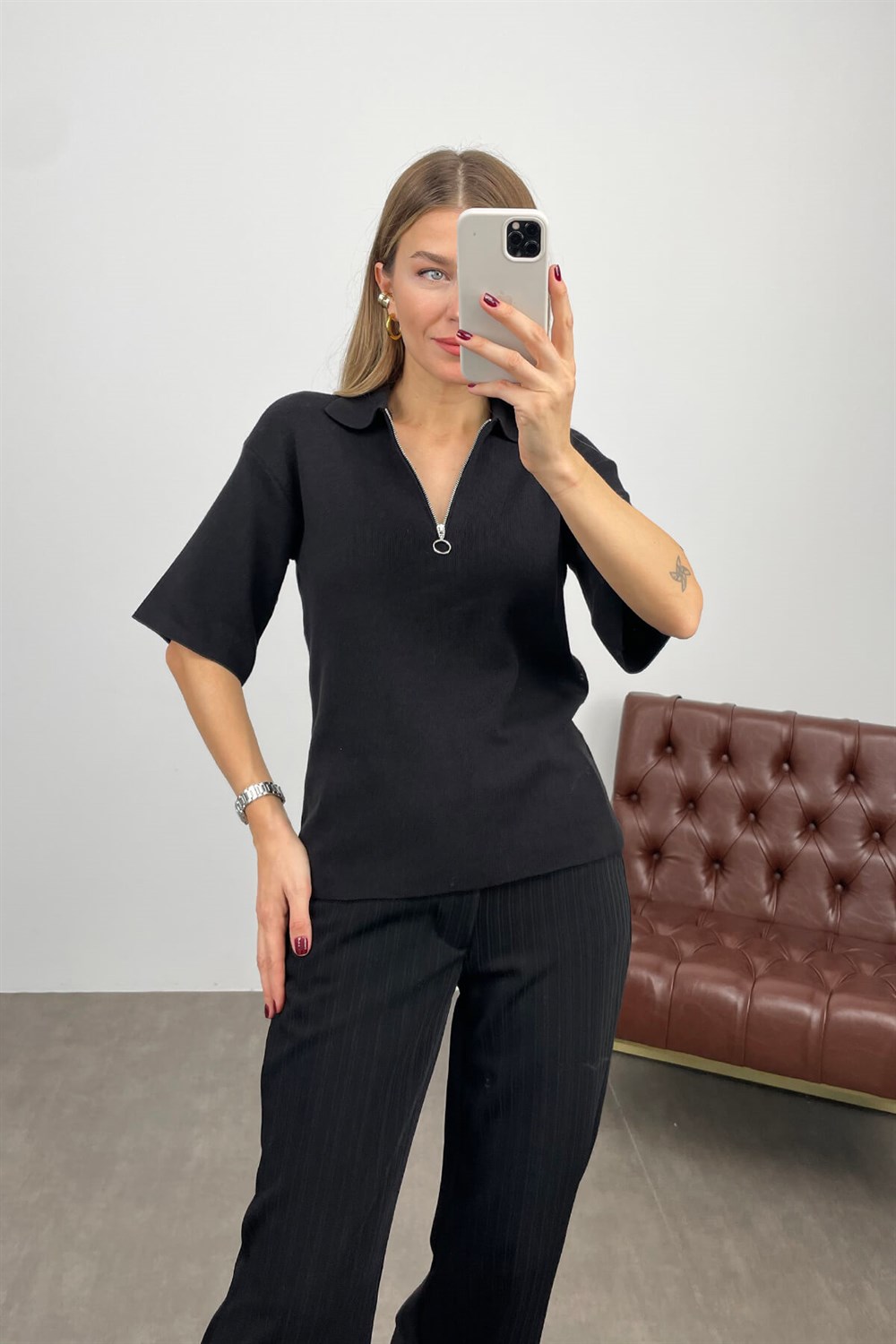 Siyah Polo Yaka Fermuarlı Bluz