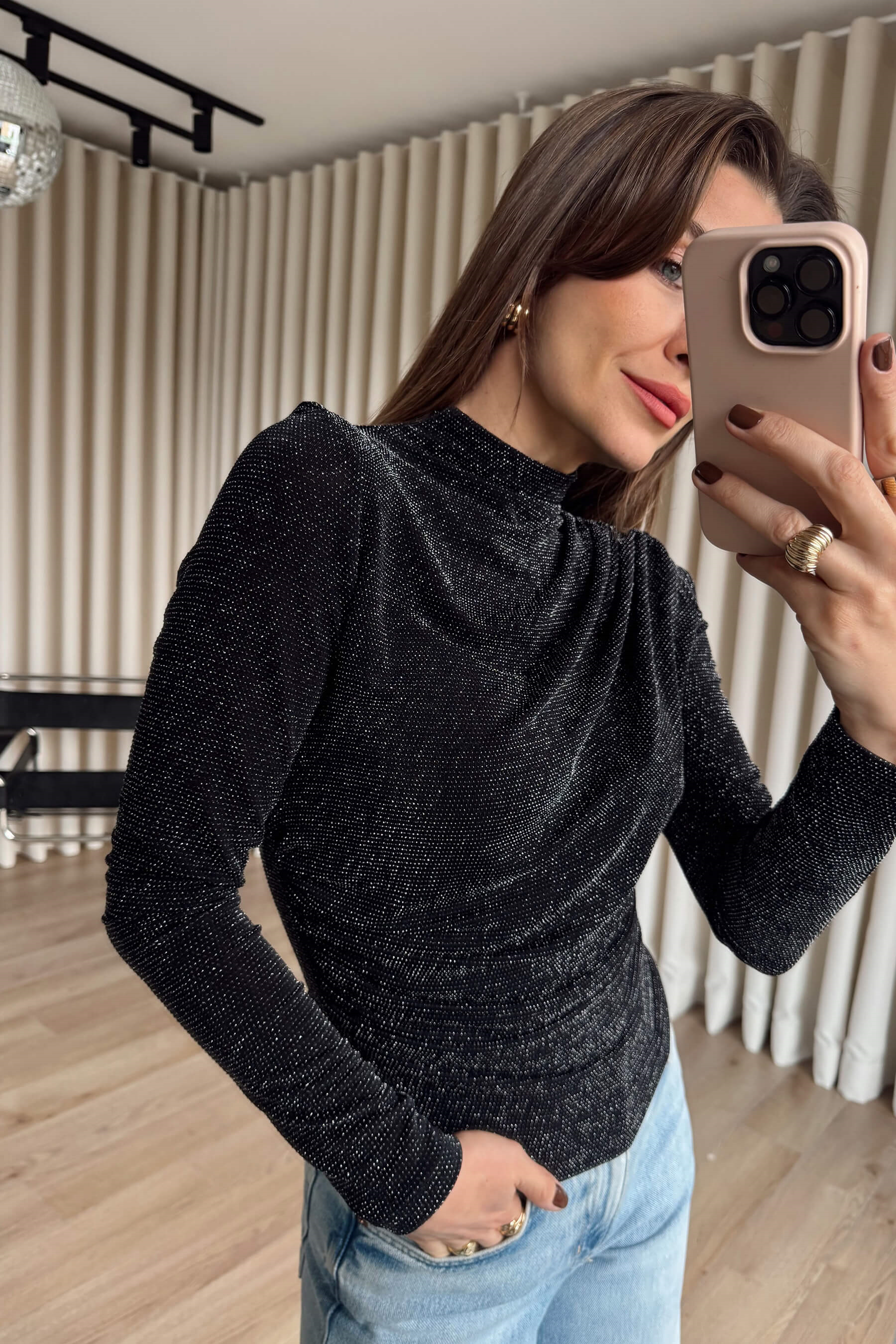 Siyah Simli Omuz ve Bel Drapeli Bluz