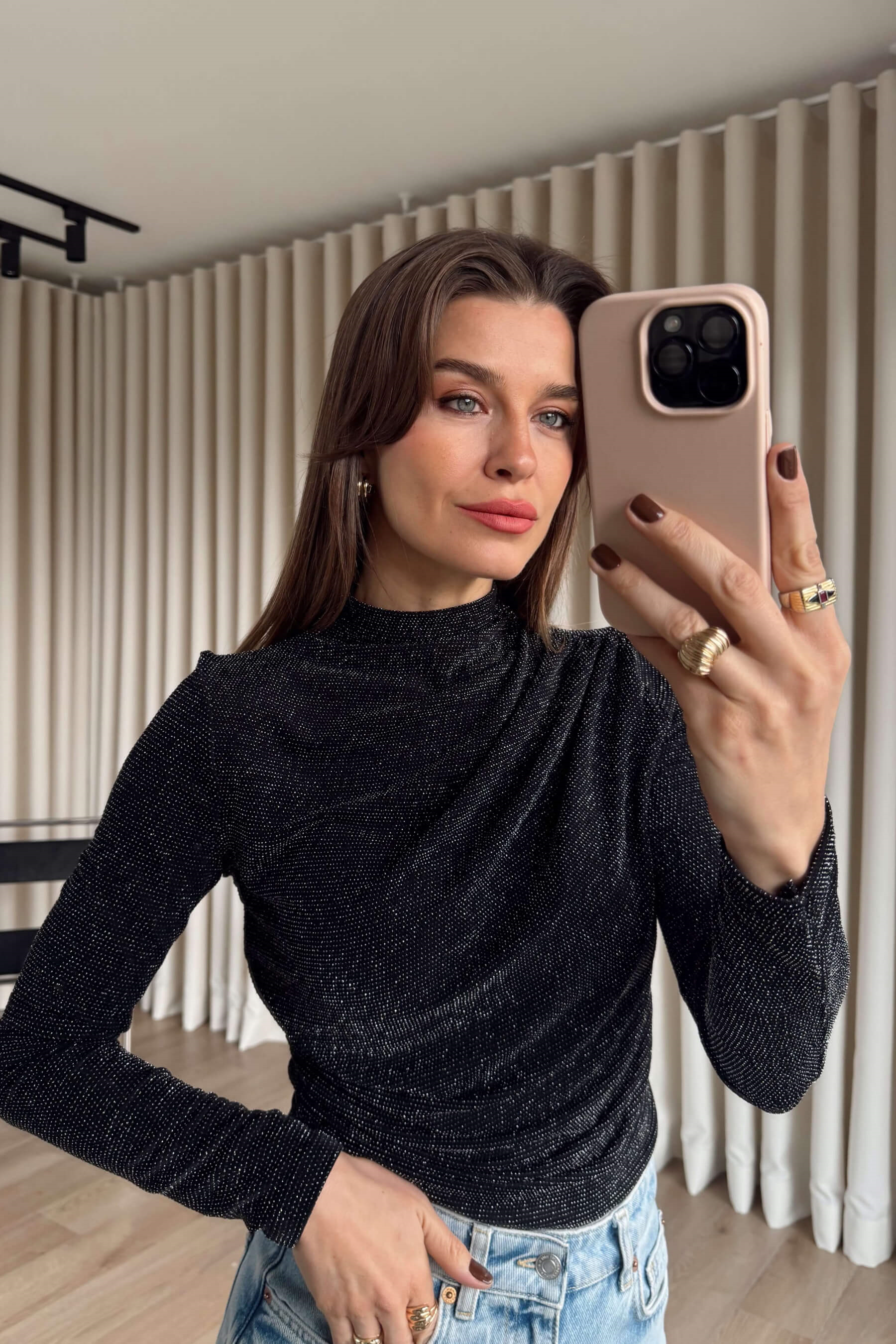 Siyah Simli Omuz ve Bel Drapeli Bluz