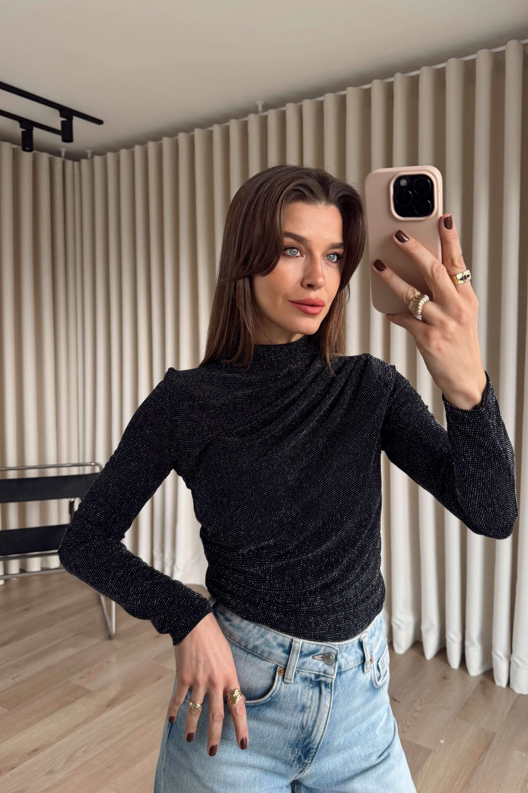 Siyah Simli Omuz ve Bel Drapeli Bluz