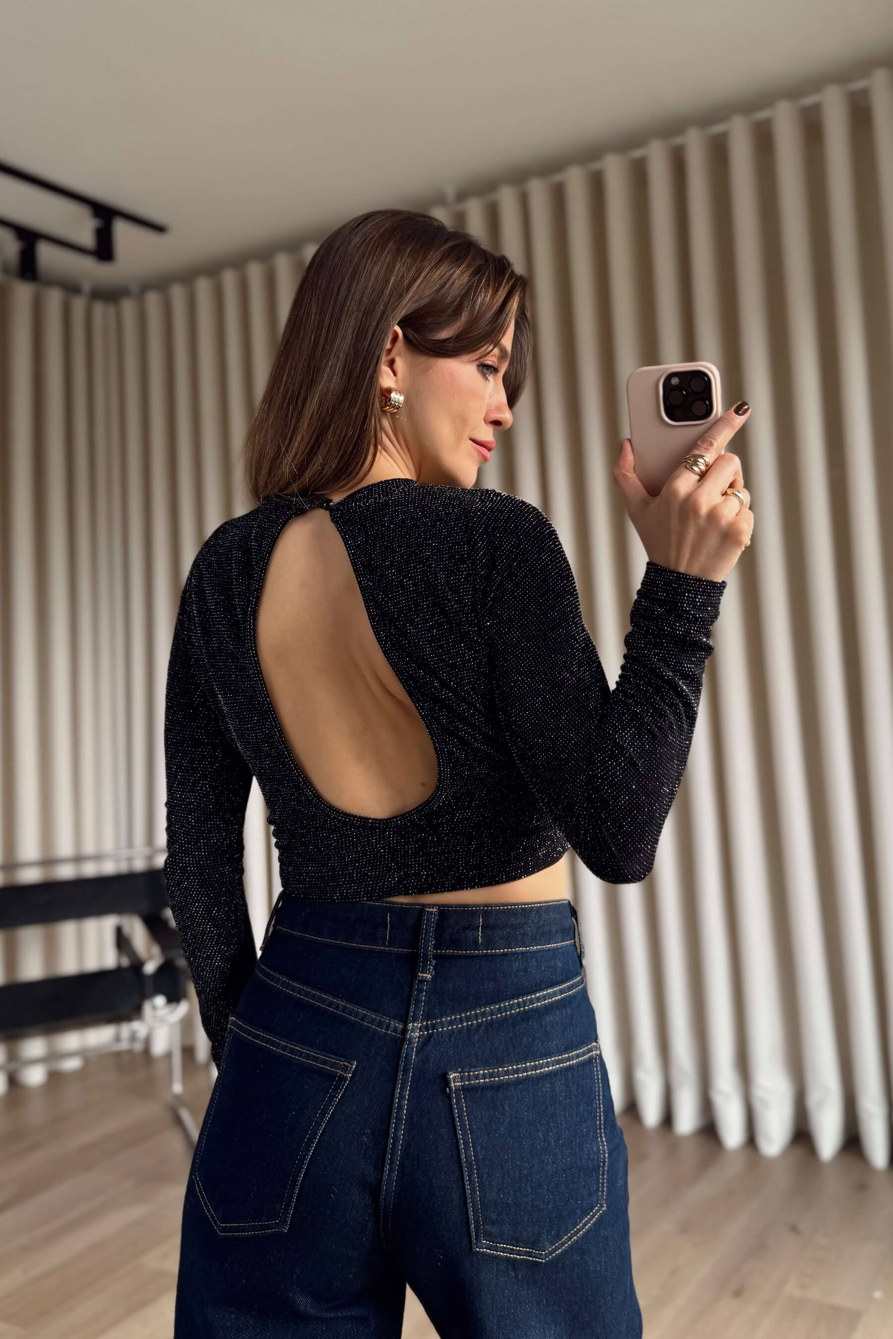 Siyah Simli Sırt Dekolteli Vatkalı Bluz