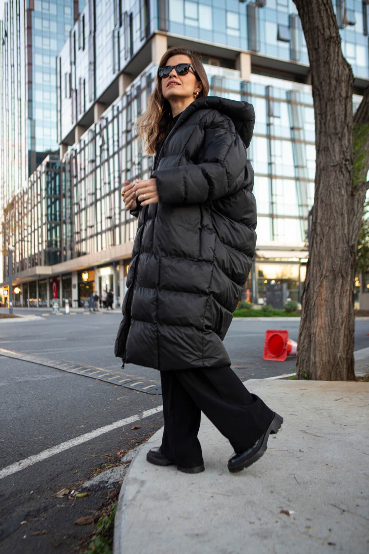 Siyah Uzun Kapşonlu Şişme Mont