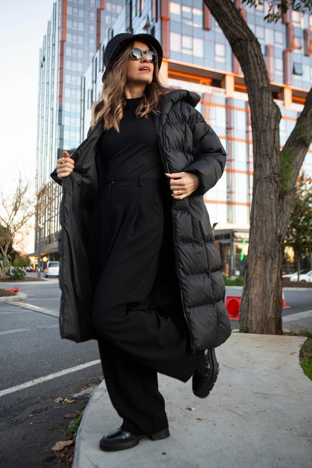 Siyah Uzun Kapşonlu Şişme Mont