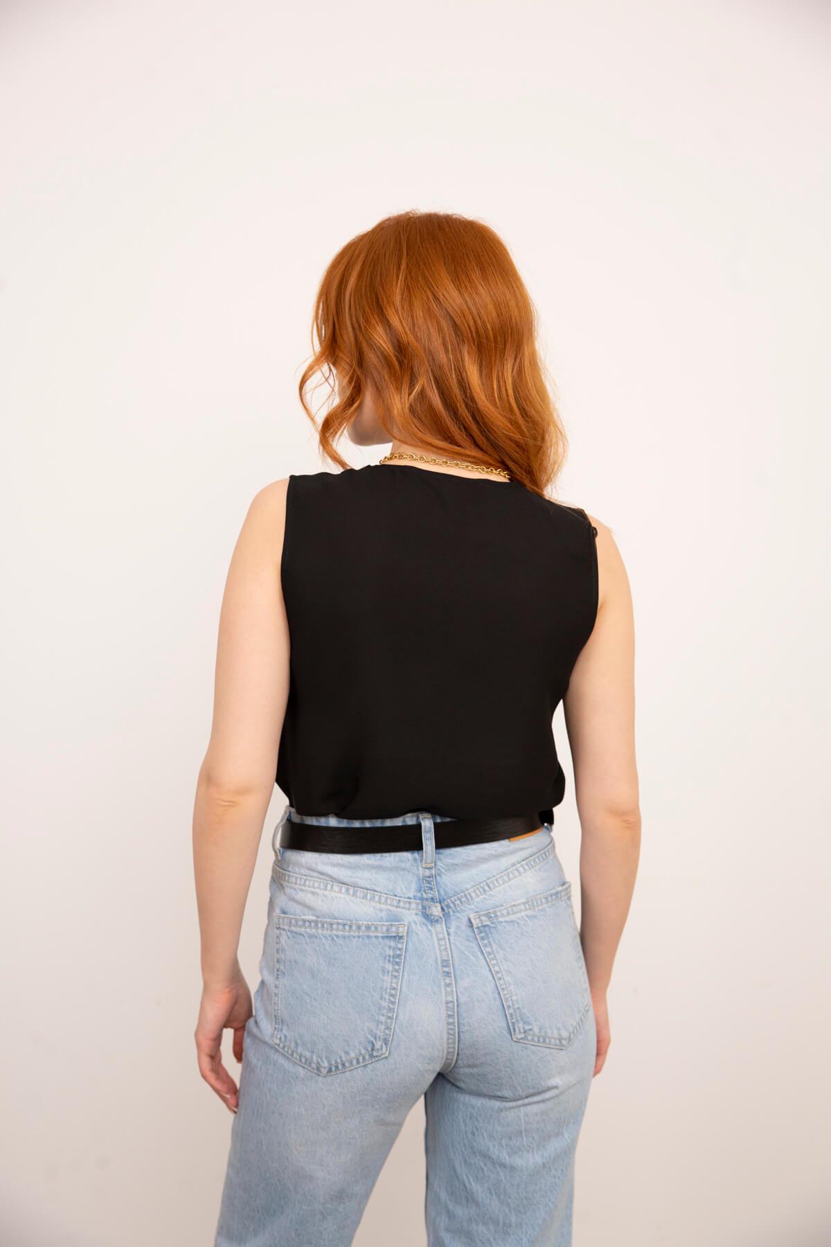 Siyah V Yaka Sıfır Kol Bluz