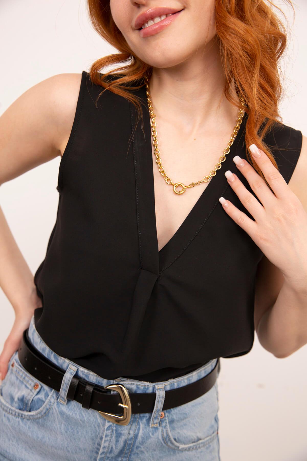 Siyah V Yaka Sıfır Kol Bluz