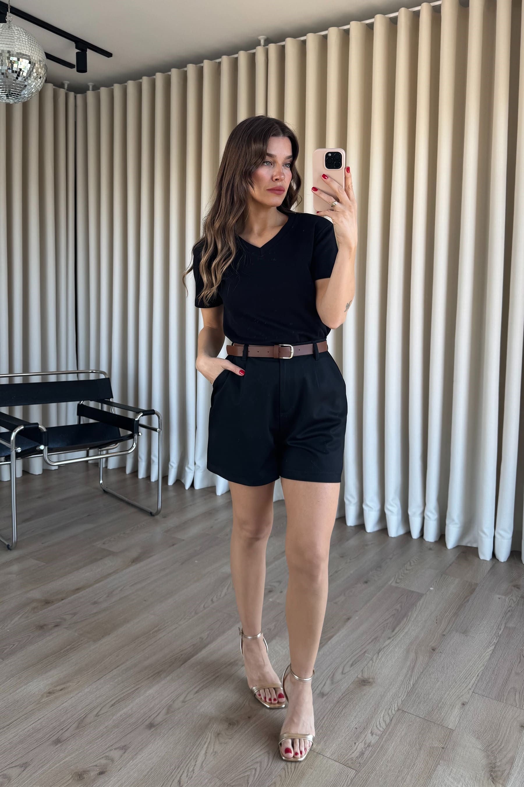 Siyah V Yaka Vatkalı Premium Oversize T-Shirt