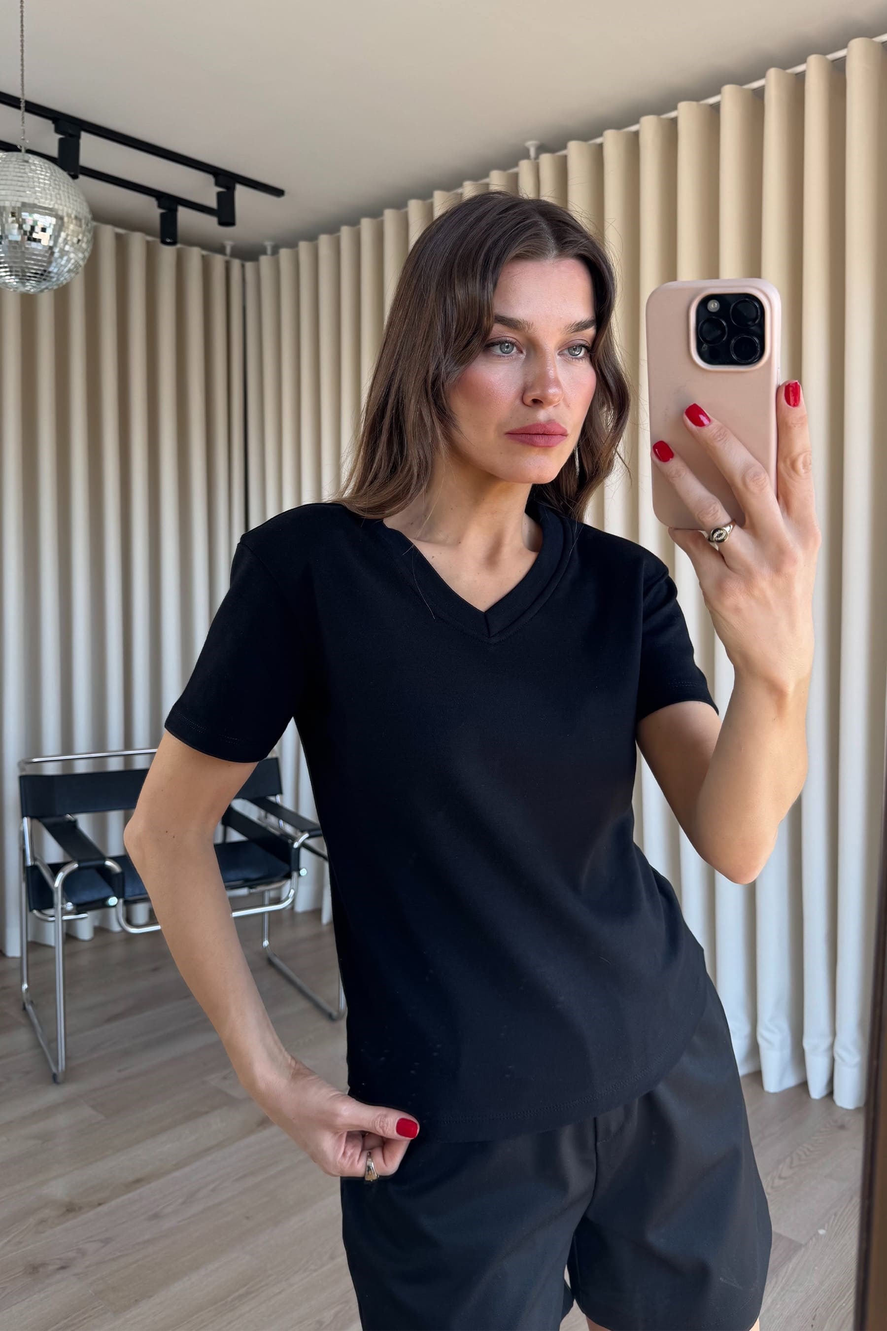 Siyah V Yaka Vatkalı Premium Oversize T-Shirt