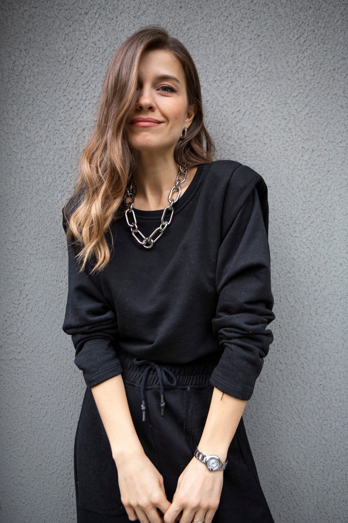 Siyah Vatkalı Kısa Sweatshirt