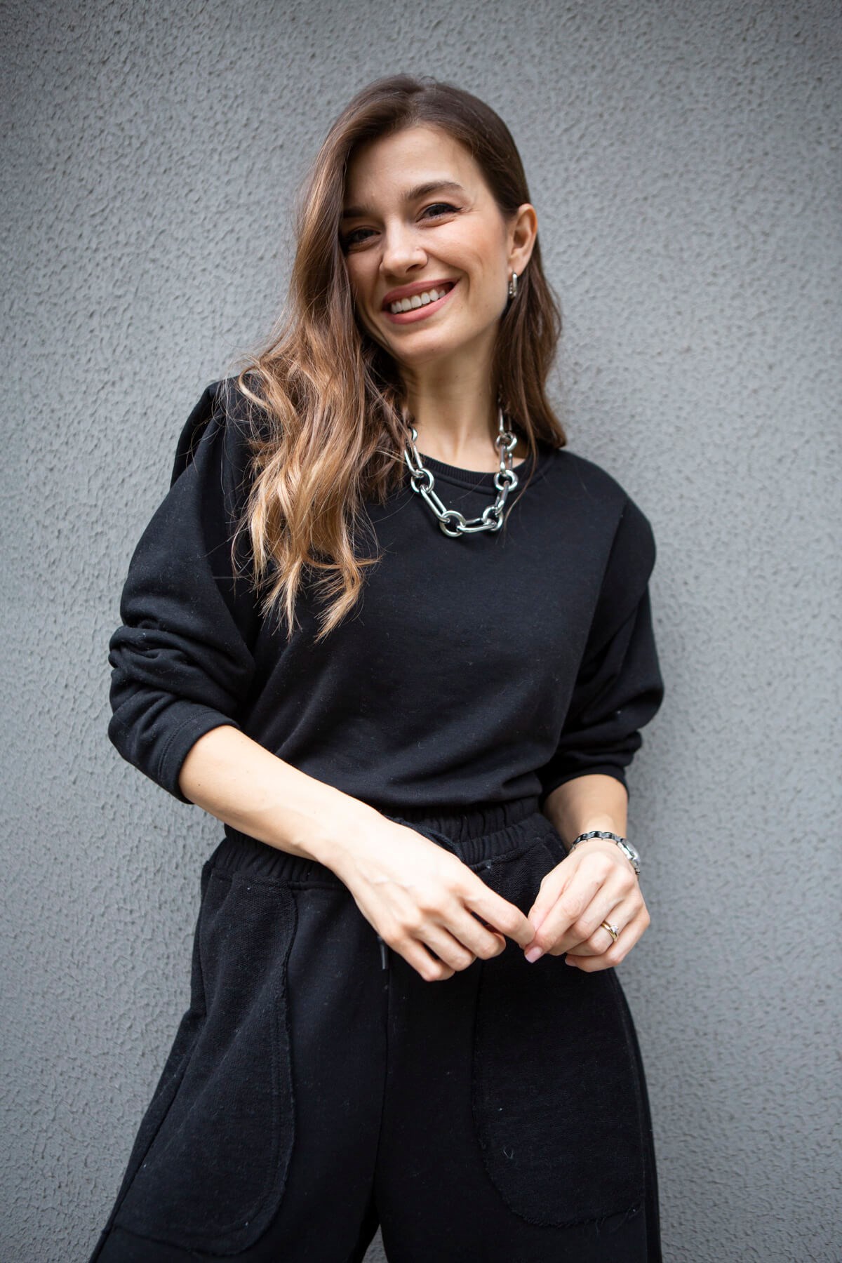 Siyah Vatkalı Kısa Sweatshirt