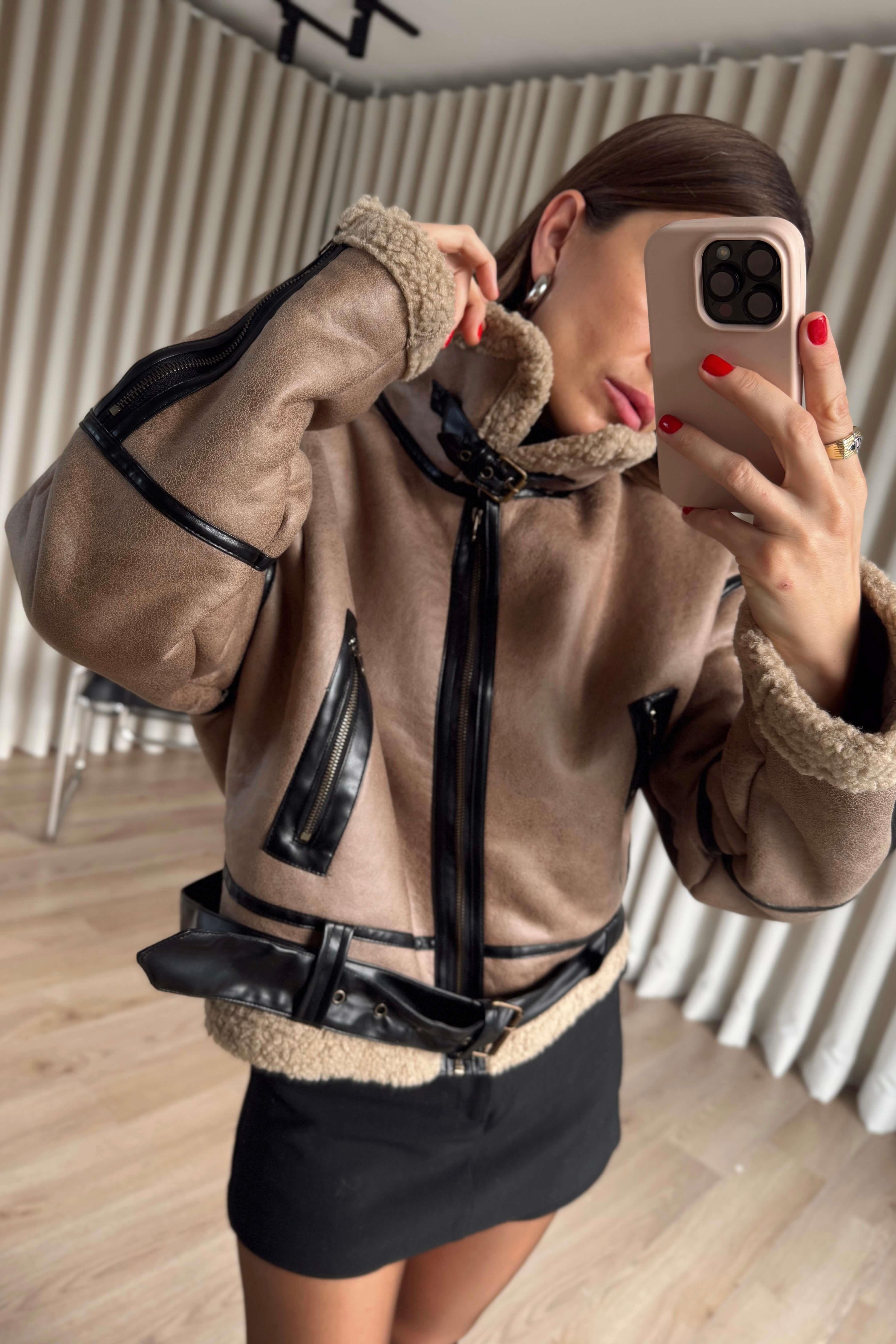 Sütlü Kahve Siyah Kemer Detaylı İçi Kürklü Oversize Deri Mont