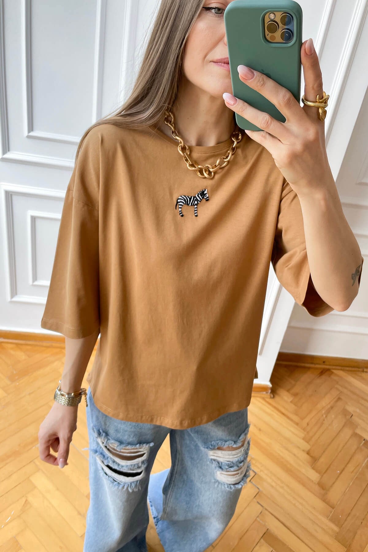 Sütlü Kahve Zebra Nakışlı T-Shirt