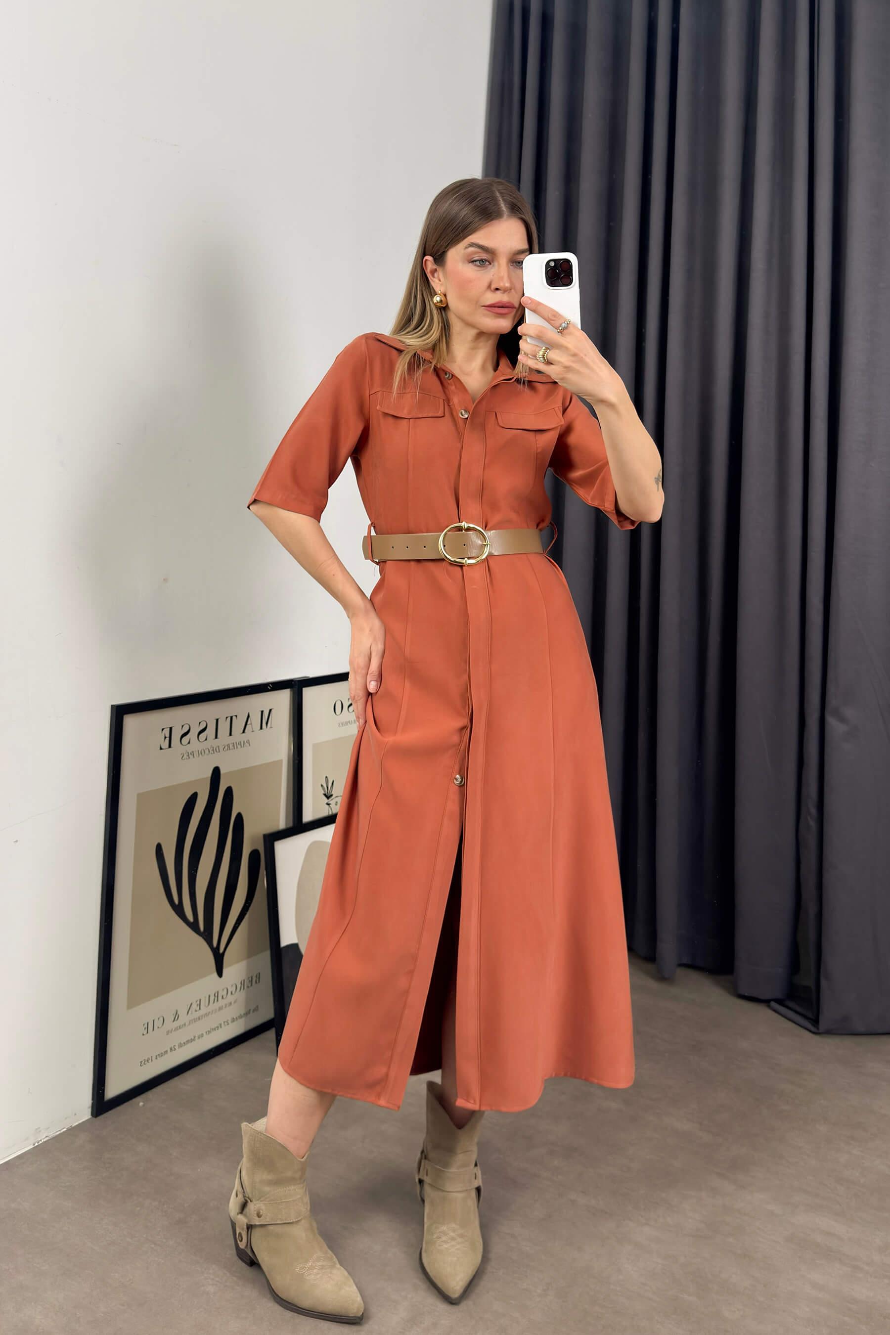 Tarçın Rengi Kısa Kollu Midi Boy Tensel Elbise