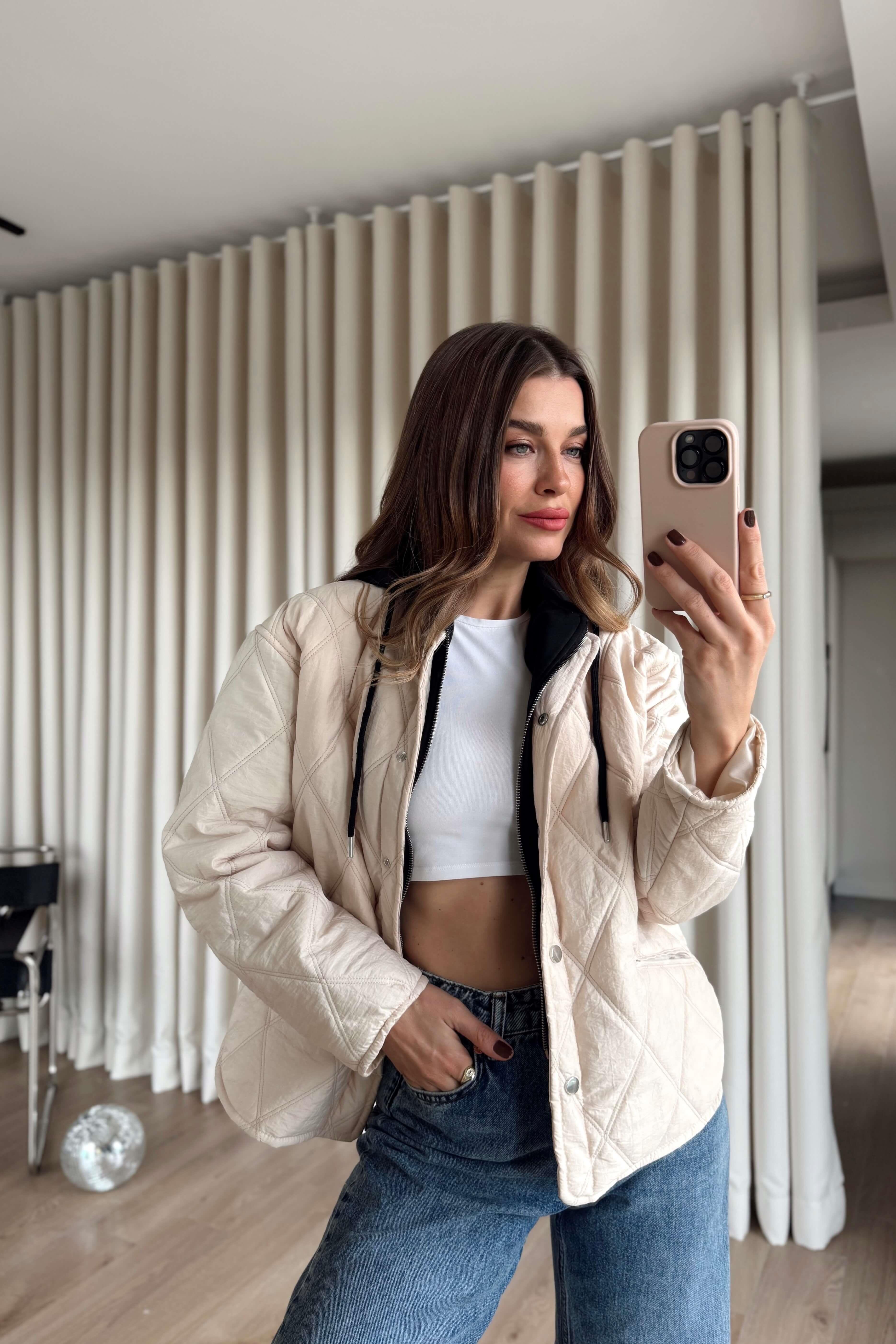 Taş Rengi Astarlı Kapşonlu Kapitone Mont