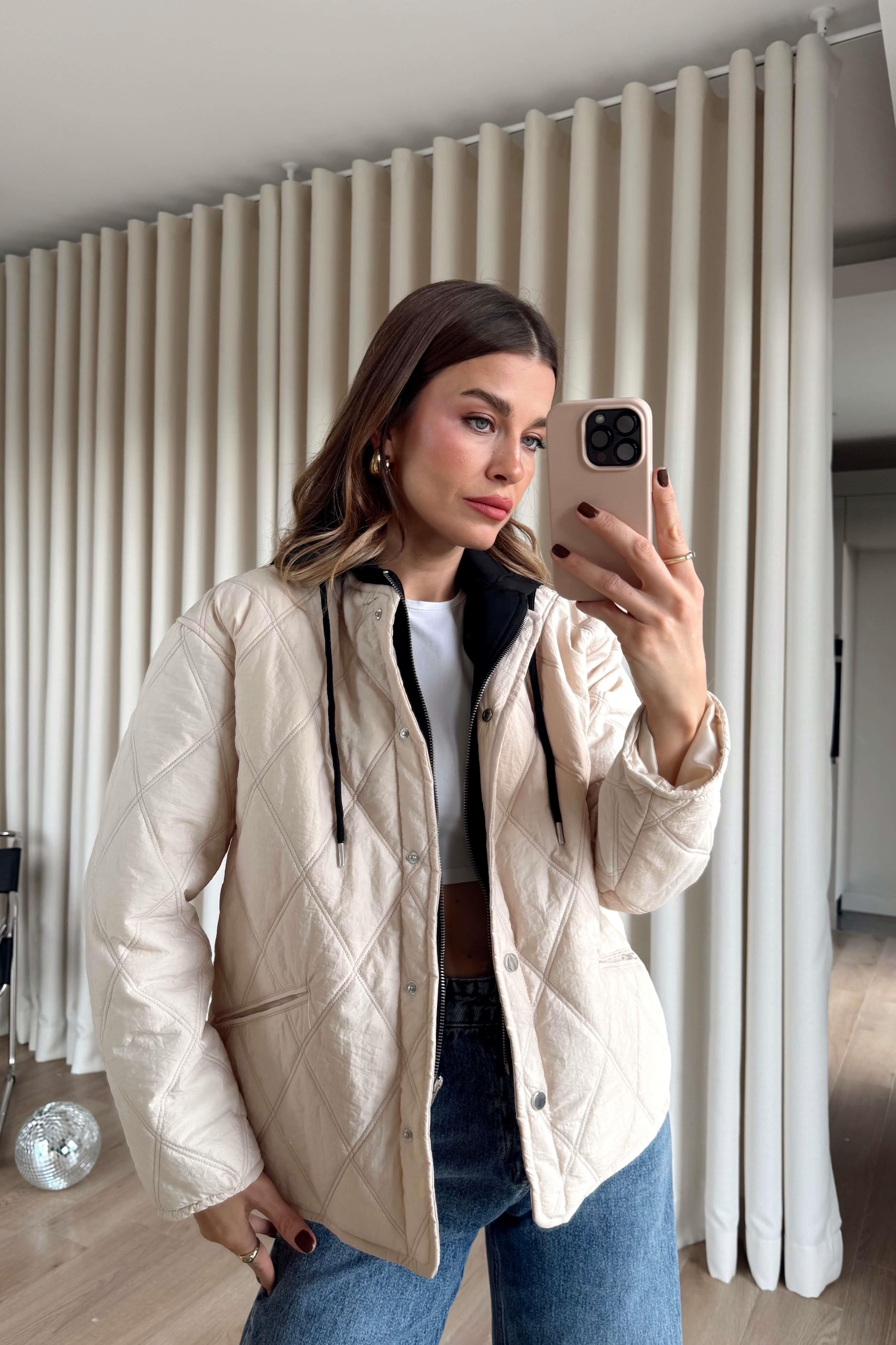 Taş Rengi Astarlı Kapşonlu Kapitone Mont