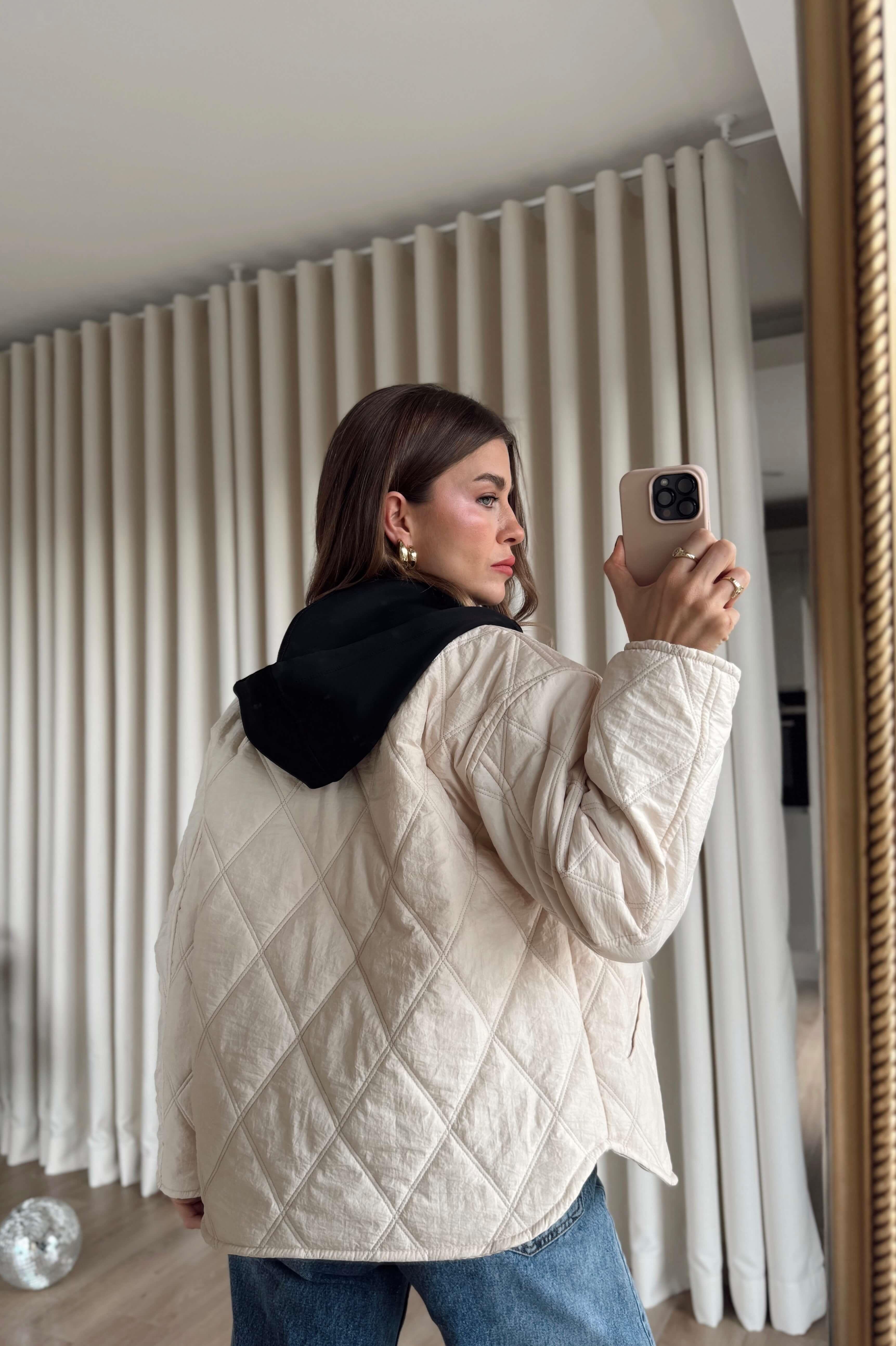 Taş Rengi Astarlı Kapşonlu Kapitone Mont