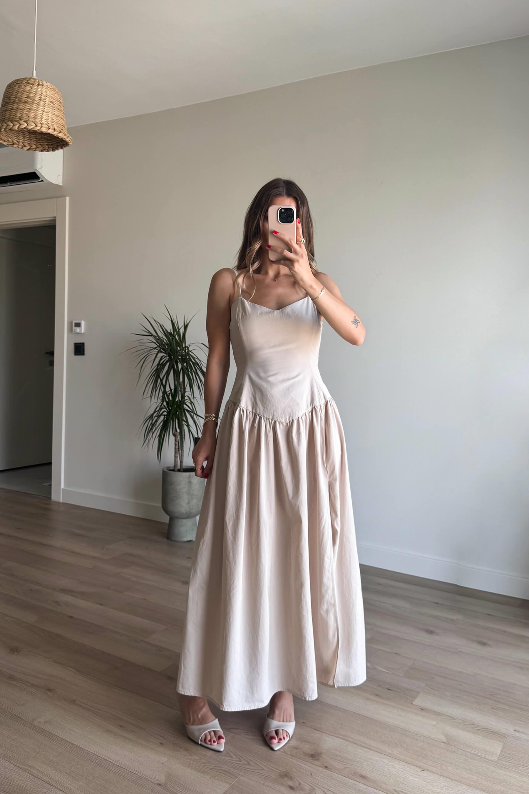 Taş Rengi Bel Detaylı Askılı Yırtmaçlı Elbise