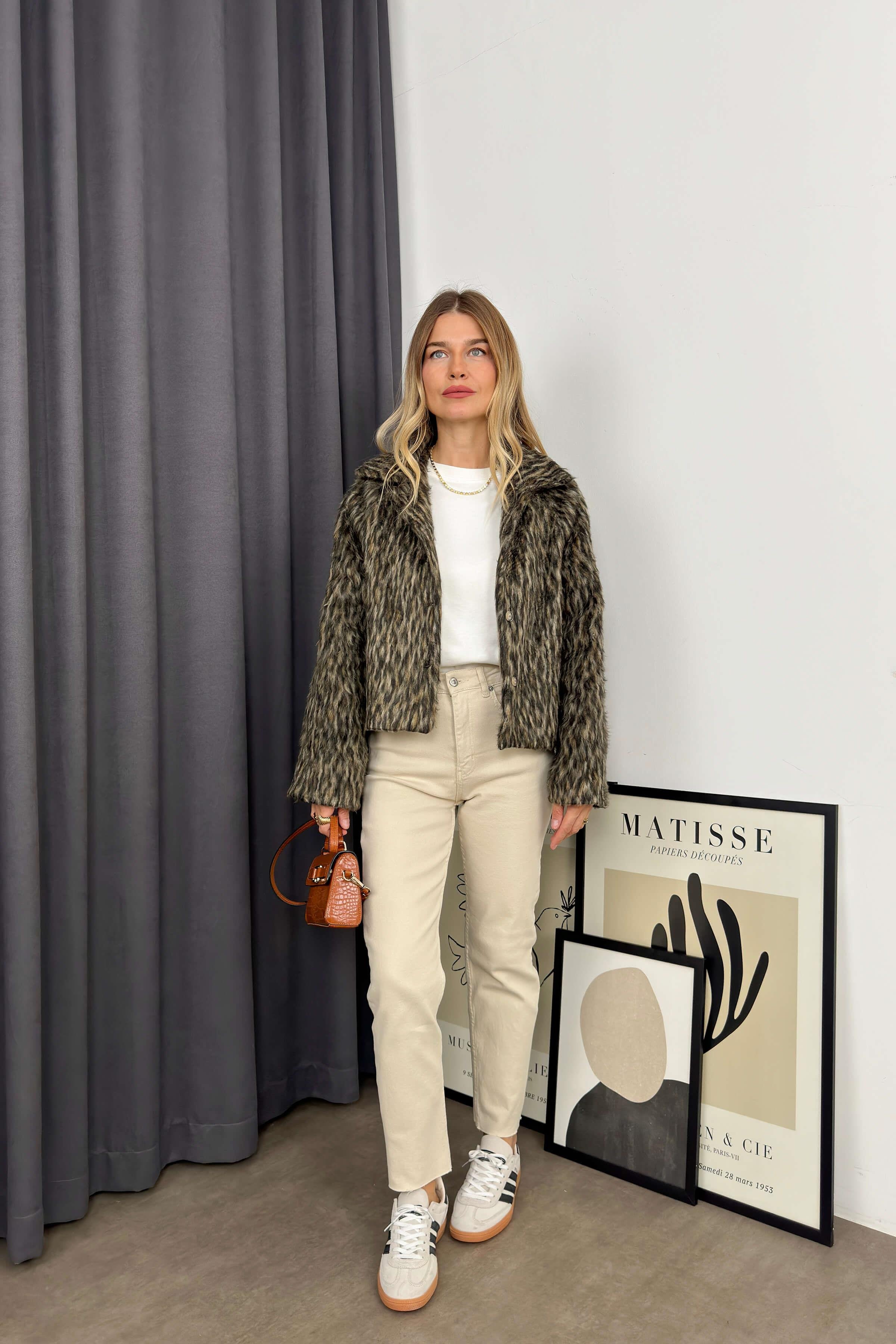 Taş Rengi Boyfit Kesik Paça Jean