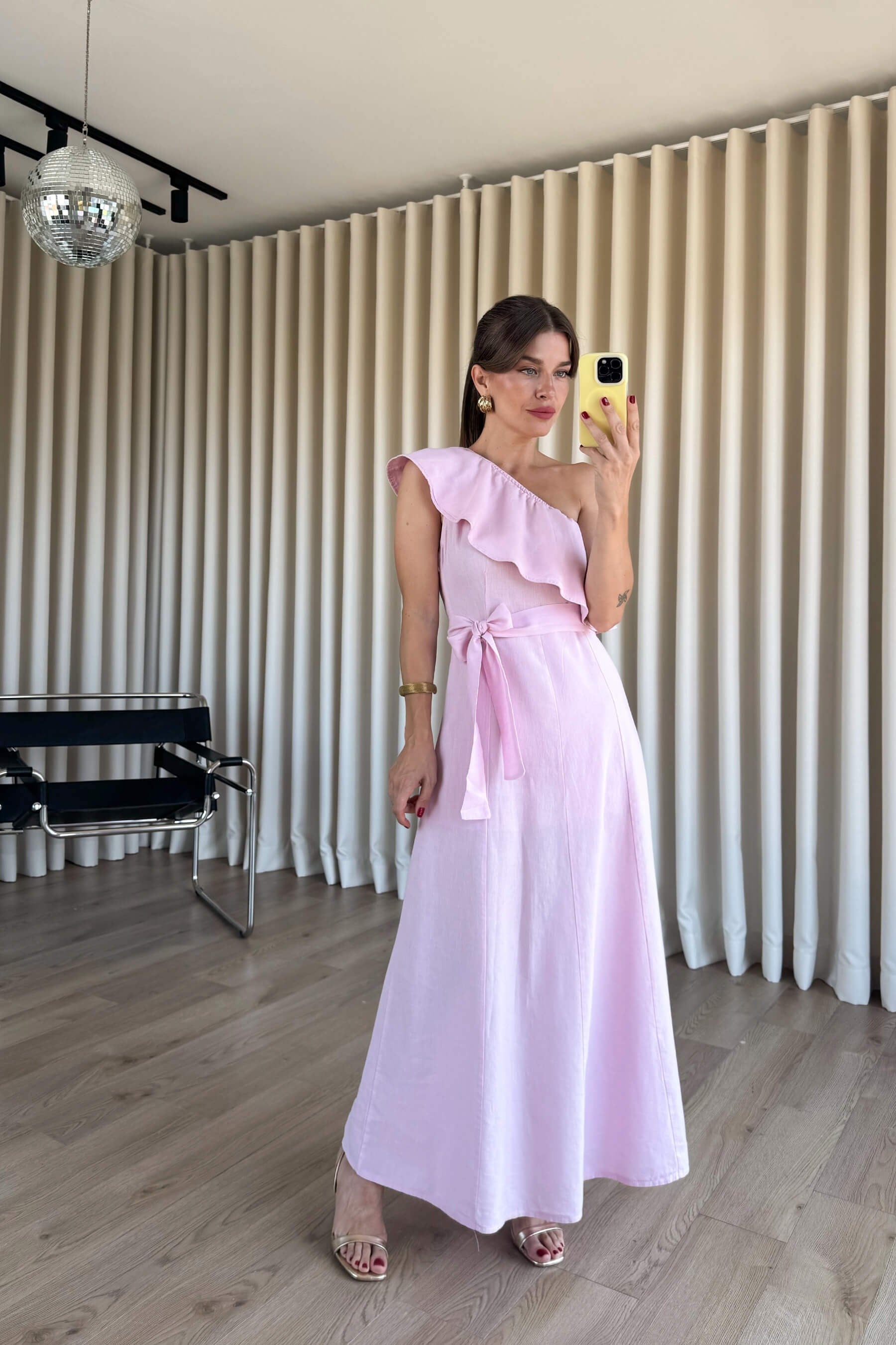 Toz Pembe Tek Omuz Yakası Fırfırlı Keten Elbise