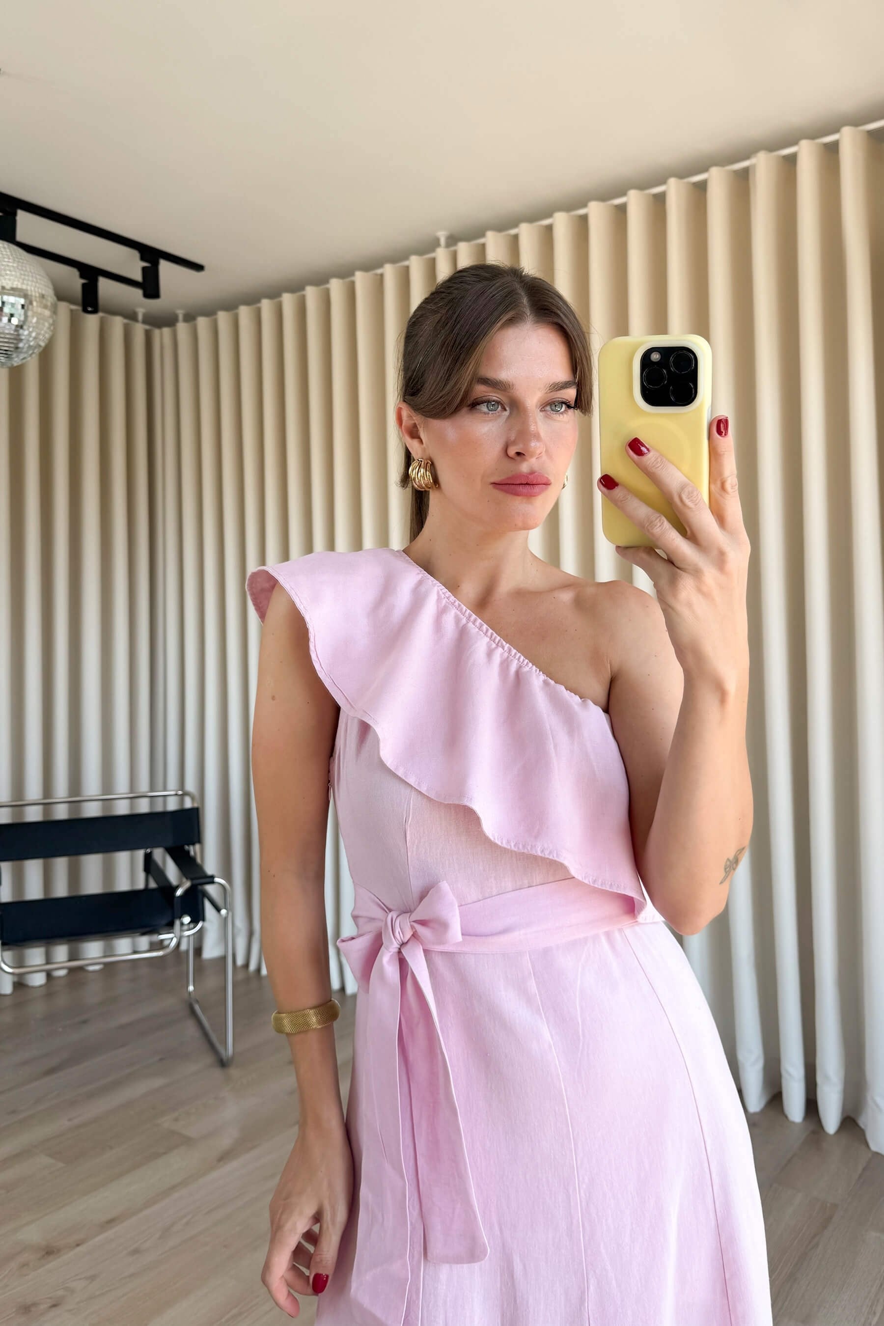 Toz Pembe Tek Omuz Yakası Fırfırlı Keten Elbise