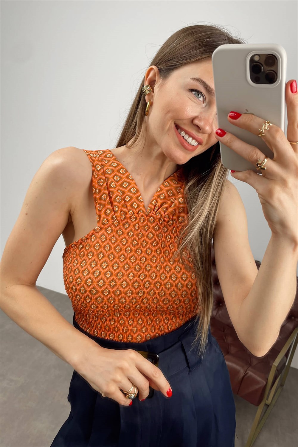 Turuncu Papatya Desenli Bluz