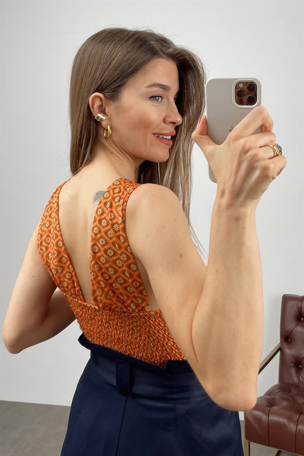 Turuncu Papatya Desenli Bluz