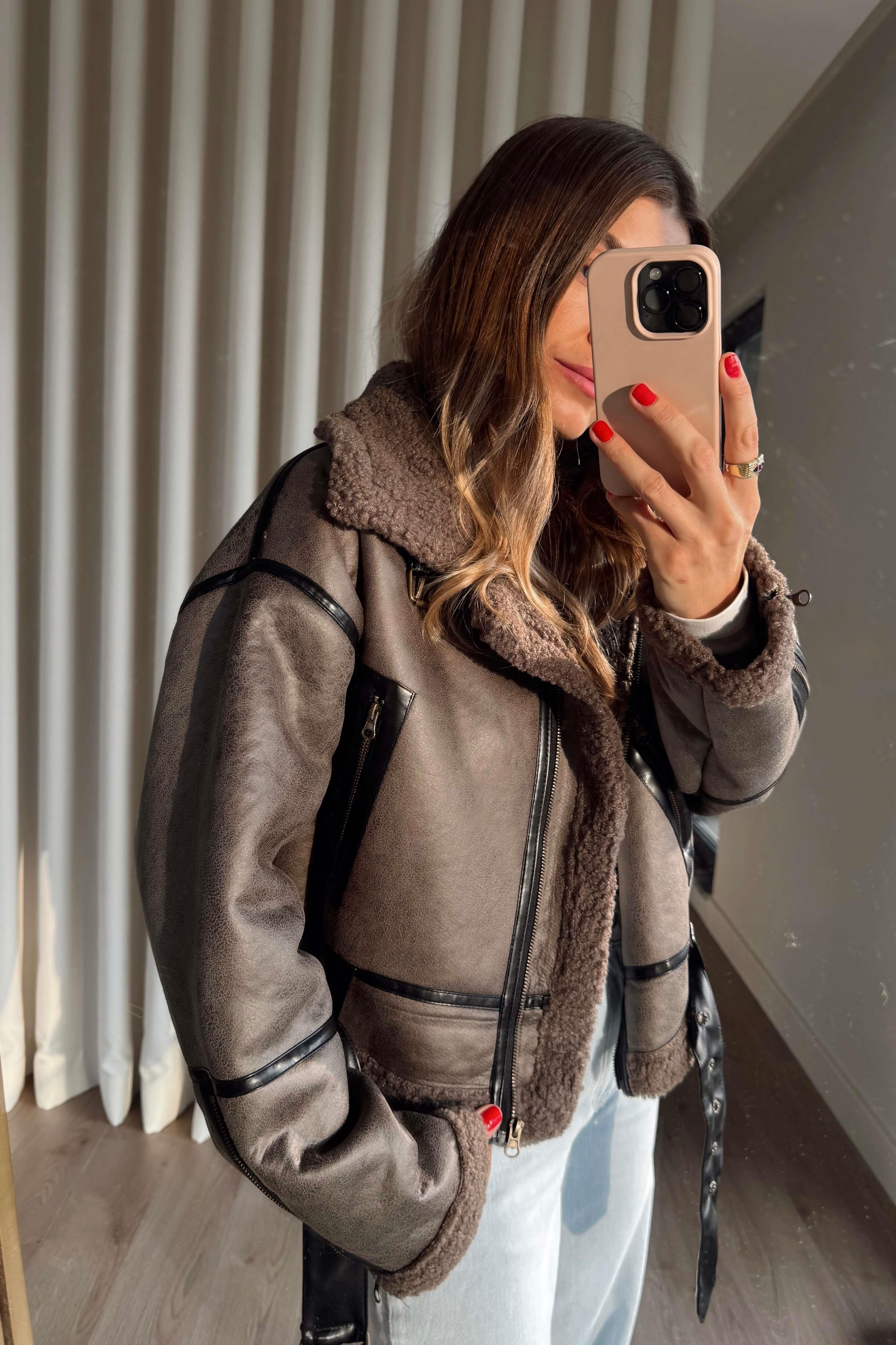 Vizon Siyah Kemer Detaylı İçi Kürklü Oversize Deri Mont