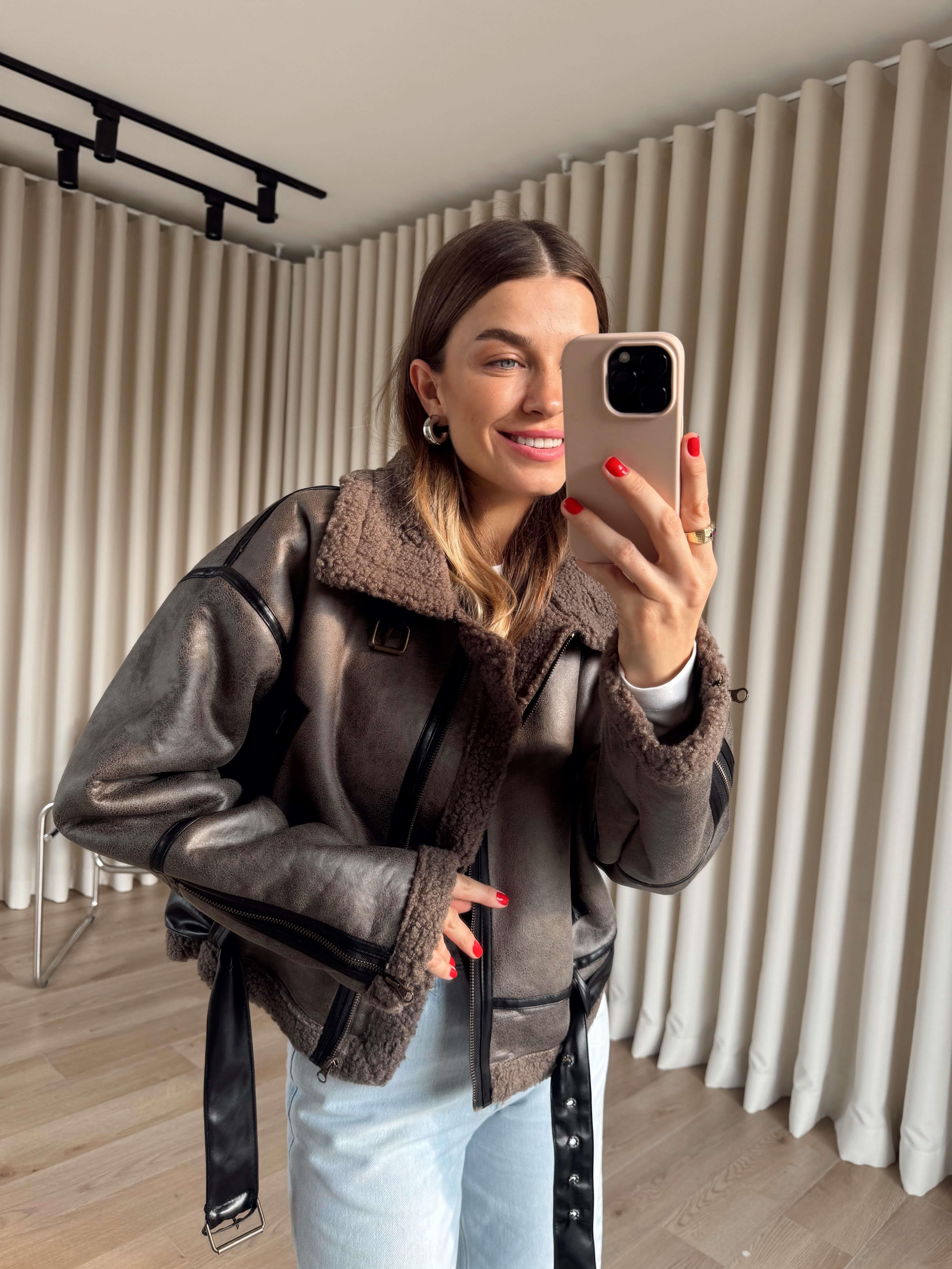 Vizon Siyah Kemer Detaylı İçi Kürklü Oversize Deri Mont